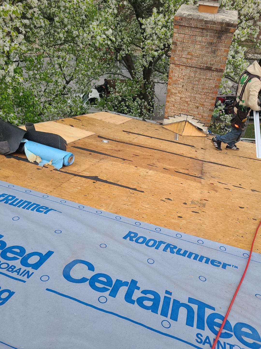 Springfield: Residential Roof Replacement with CertainTeed Landmark Pro in Max Def Red Oak by RM Banning, Inc.