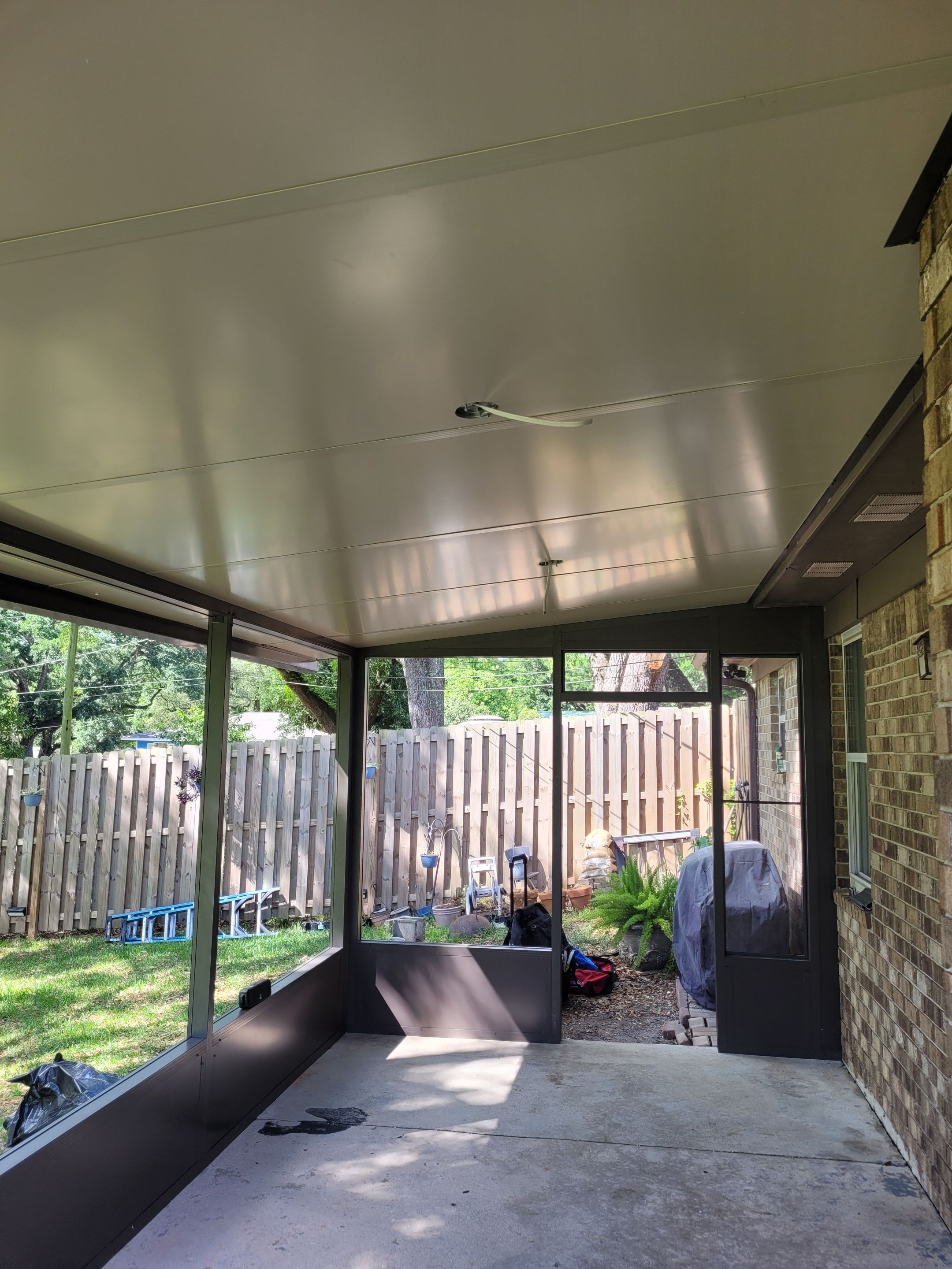 Pensacola Screen Room Using Colorbeam by Titan Sunrooms