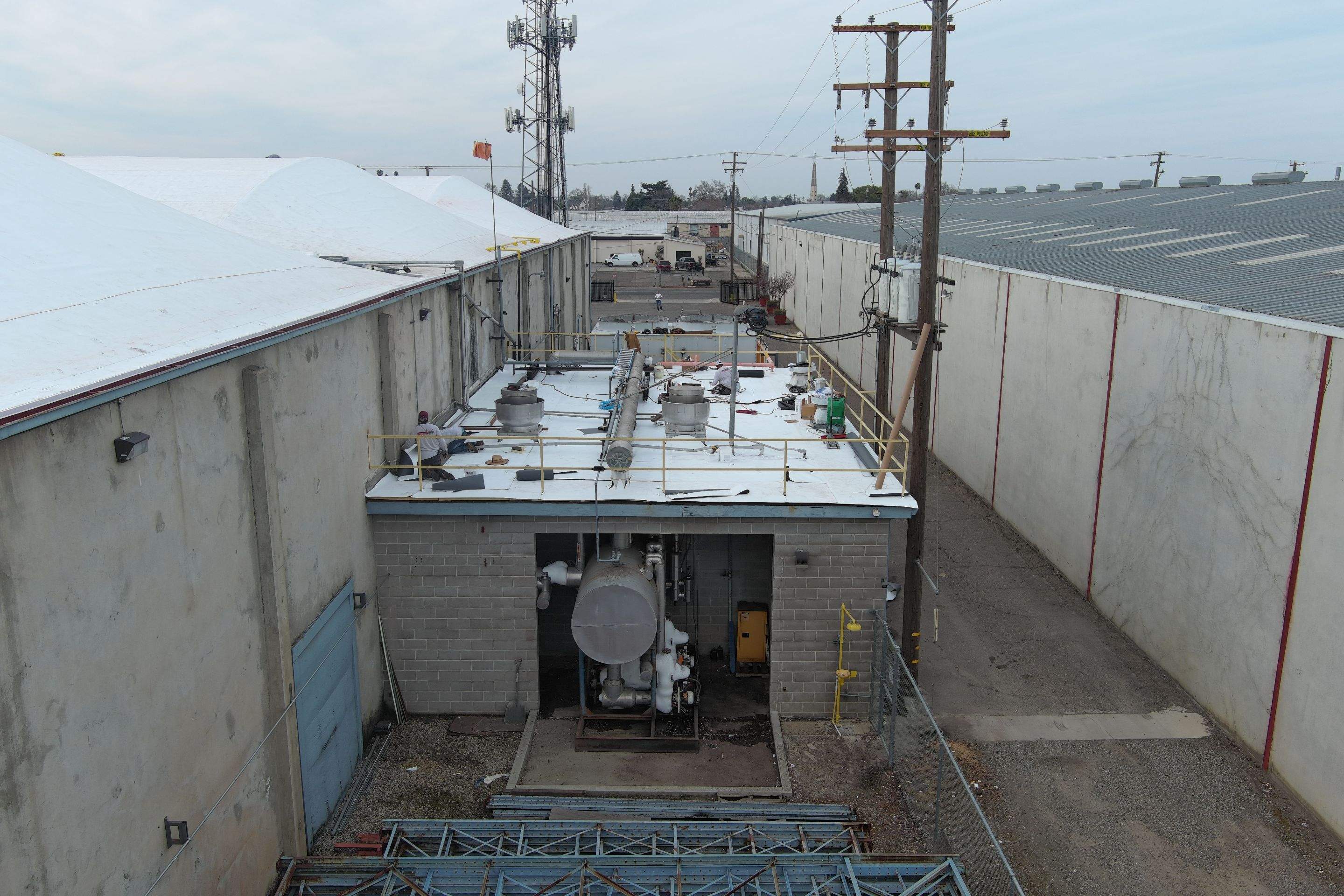 TPO single-ply roofing system using GAF Single-ply TPO 60 mil with 1.5 inch ISO board insulation by Straight Edge Roofing Inc