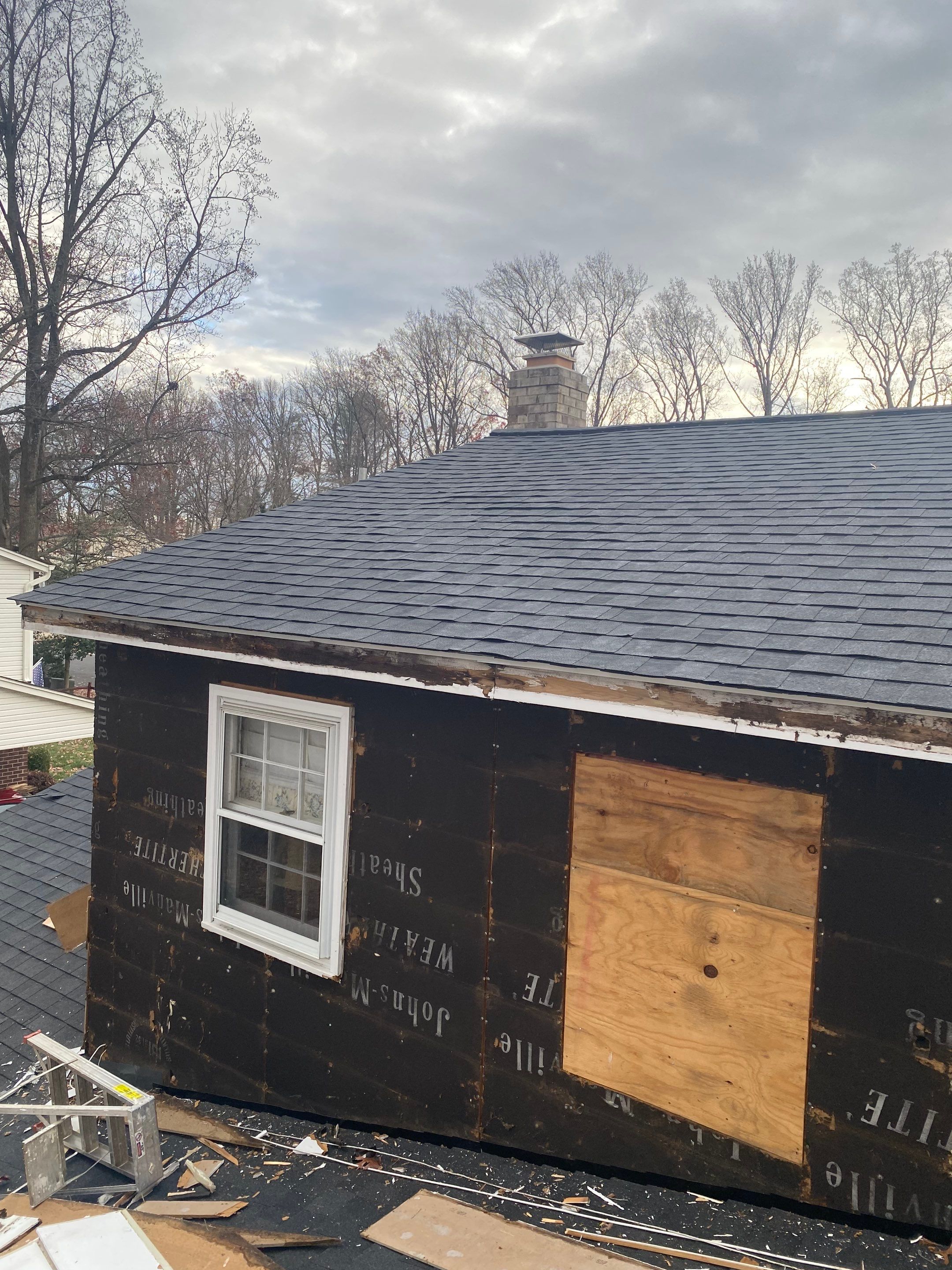 Springfield CertainTeed Charcoal Black Roof & CertainTeed Colonial White Siding by RM Banning, Inc.