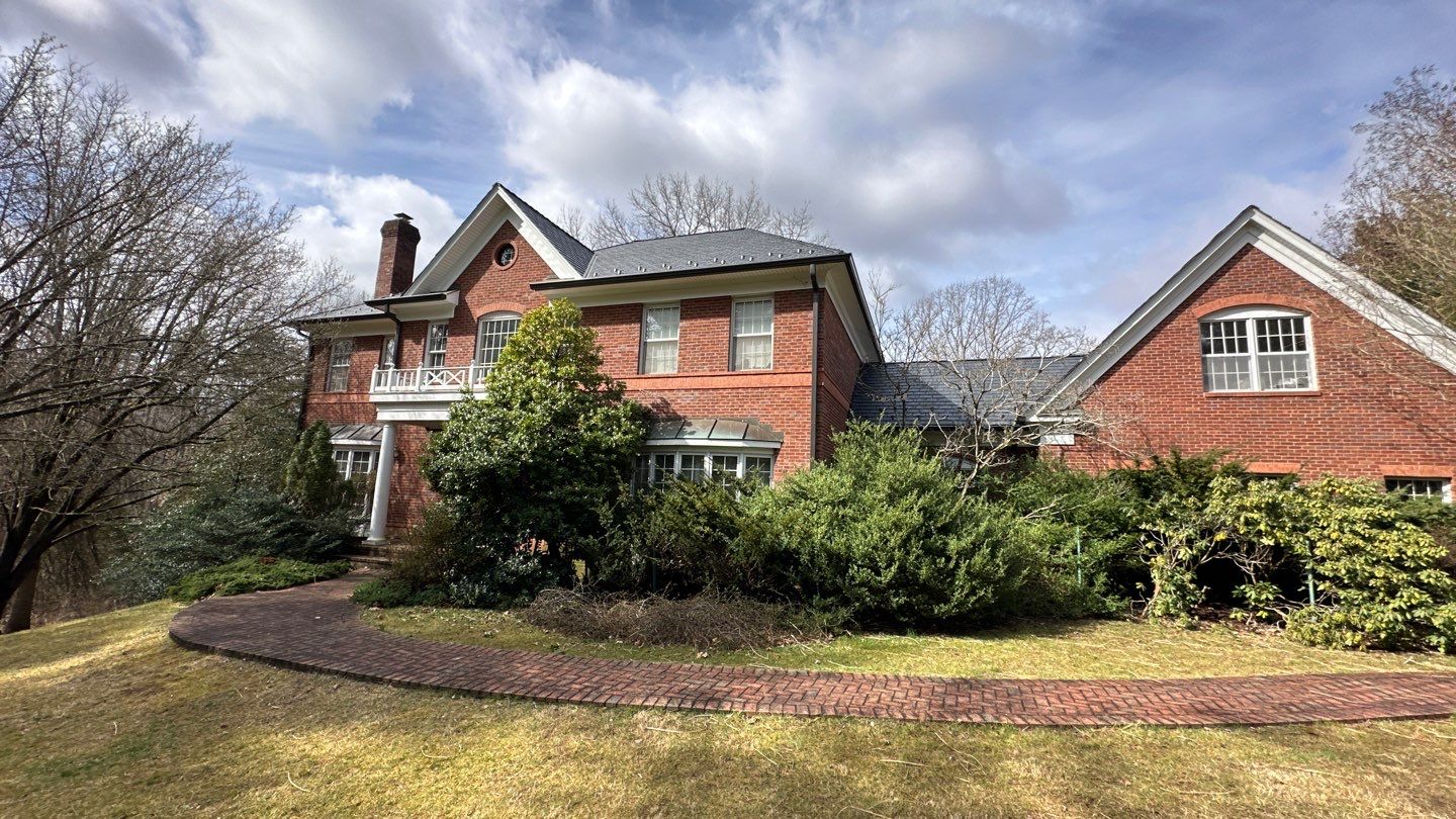 Clifton Multi-Trade Restoration: DaVinci Single Width Slate in Slate Black by RM Banning, Inc.