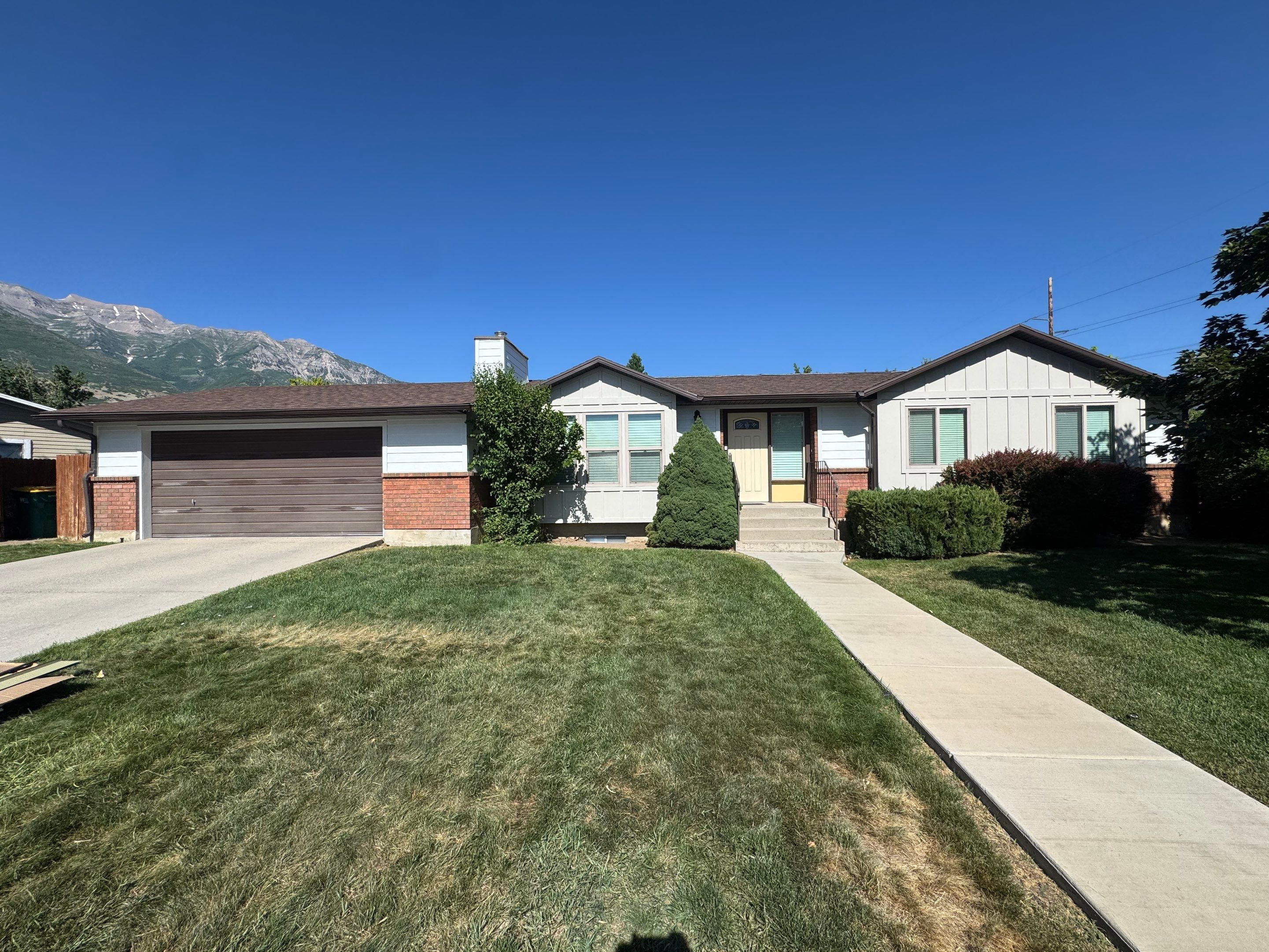 Orem | Hardie B&B and Lap Siding | Cobble Stone & Arctic White by Ideal Siding Utah