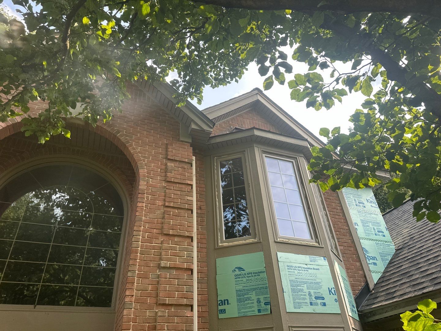 Roof Replacement using Owens Corning Peppercorn and Siding Replacement using Ascend Charcoal Smoke by 180 Contractors