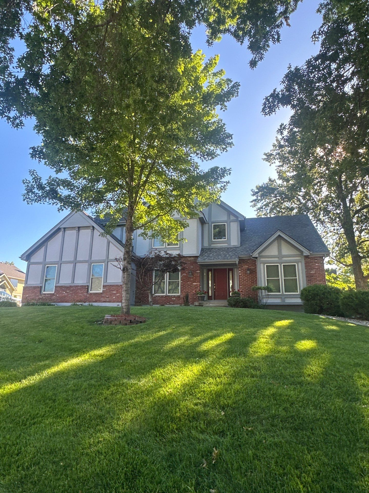 Whole Home Siding Replacement and Gutter Installation in Gladstone by EEC  Windows, Siding & Roofing 