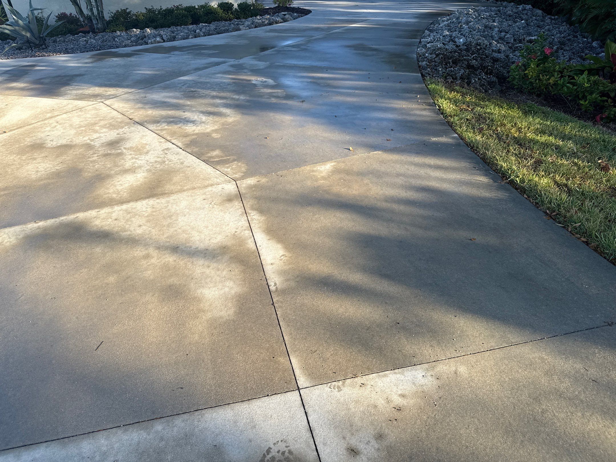 🏡 Large Concrete Driveway & Sidewalk Cleaning – Winding River Community, Bradenton, FL by Sunshine AquaWash