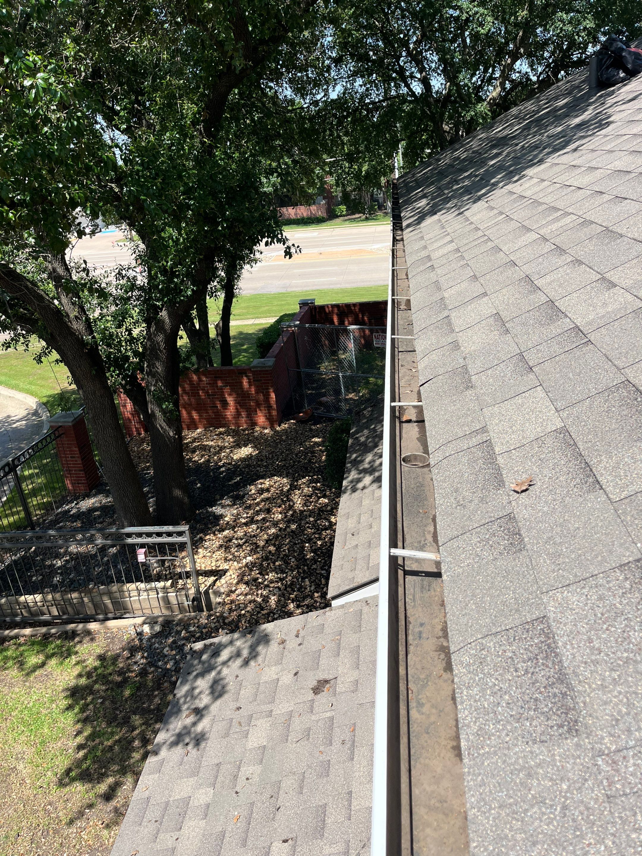 Commercial gutter cleaning Plano & Frisco & McKinney, TX	 after photo with clean gutters