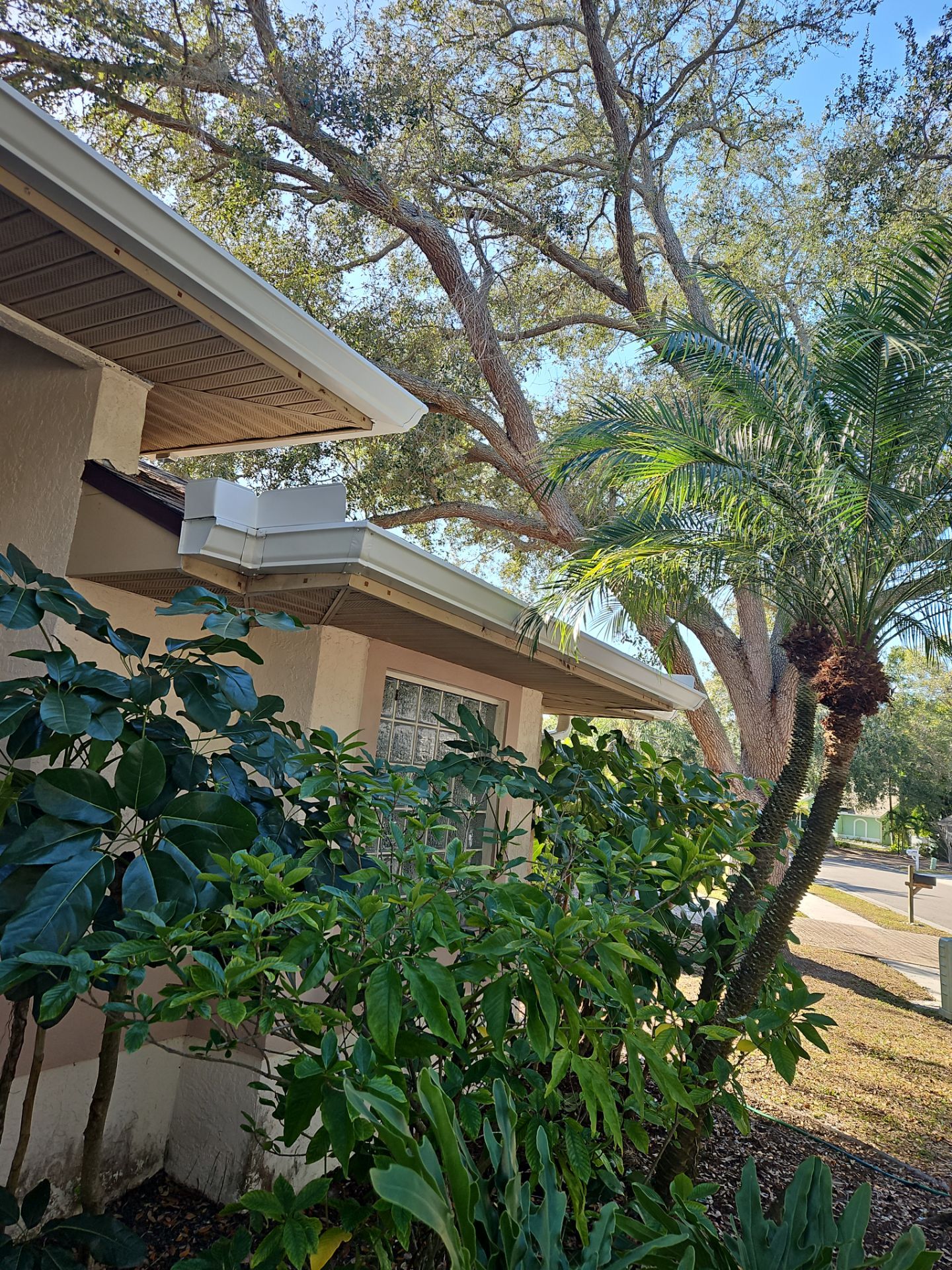 Seamless Aluminum Gutter Installation using 6 Inch Seamless Gutters in Sarasota FL by Gutter Professors