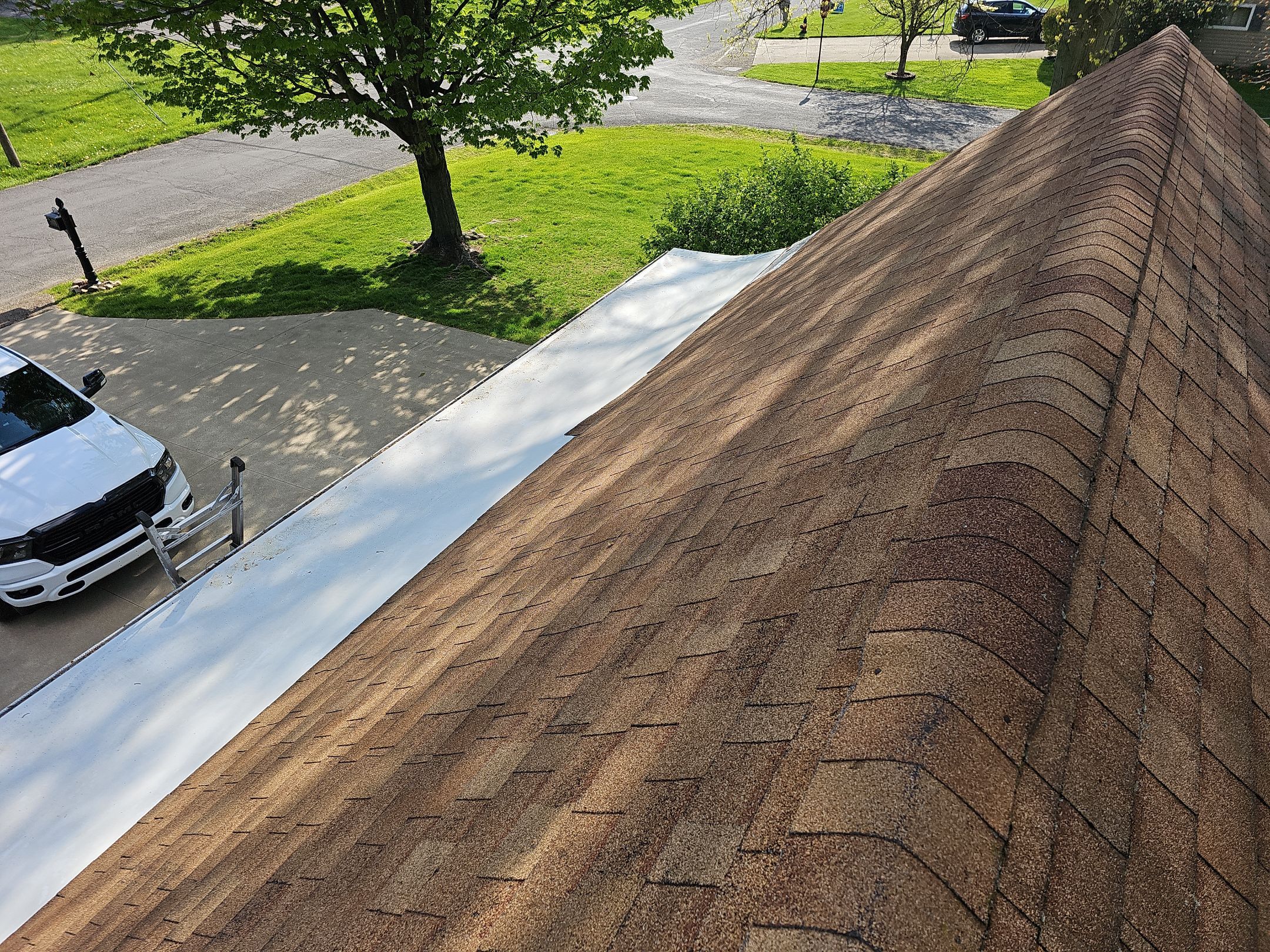 ATLAS PINNACLE COLOR: WEATHERED WOOD by Eagle Eye Roofing