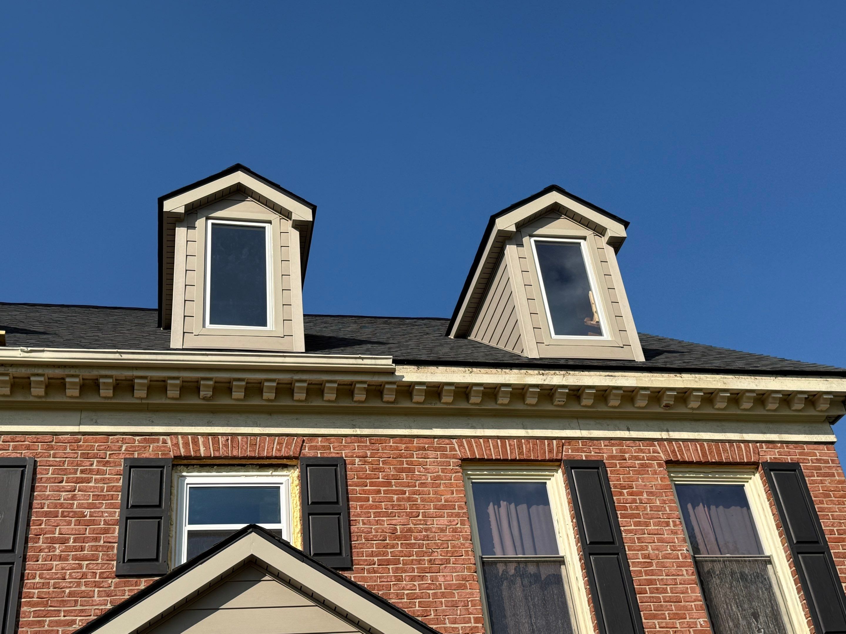 Siding Replacement using Alside S7 Cedar Mill Grain Pebble by 180 Contractors