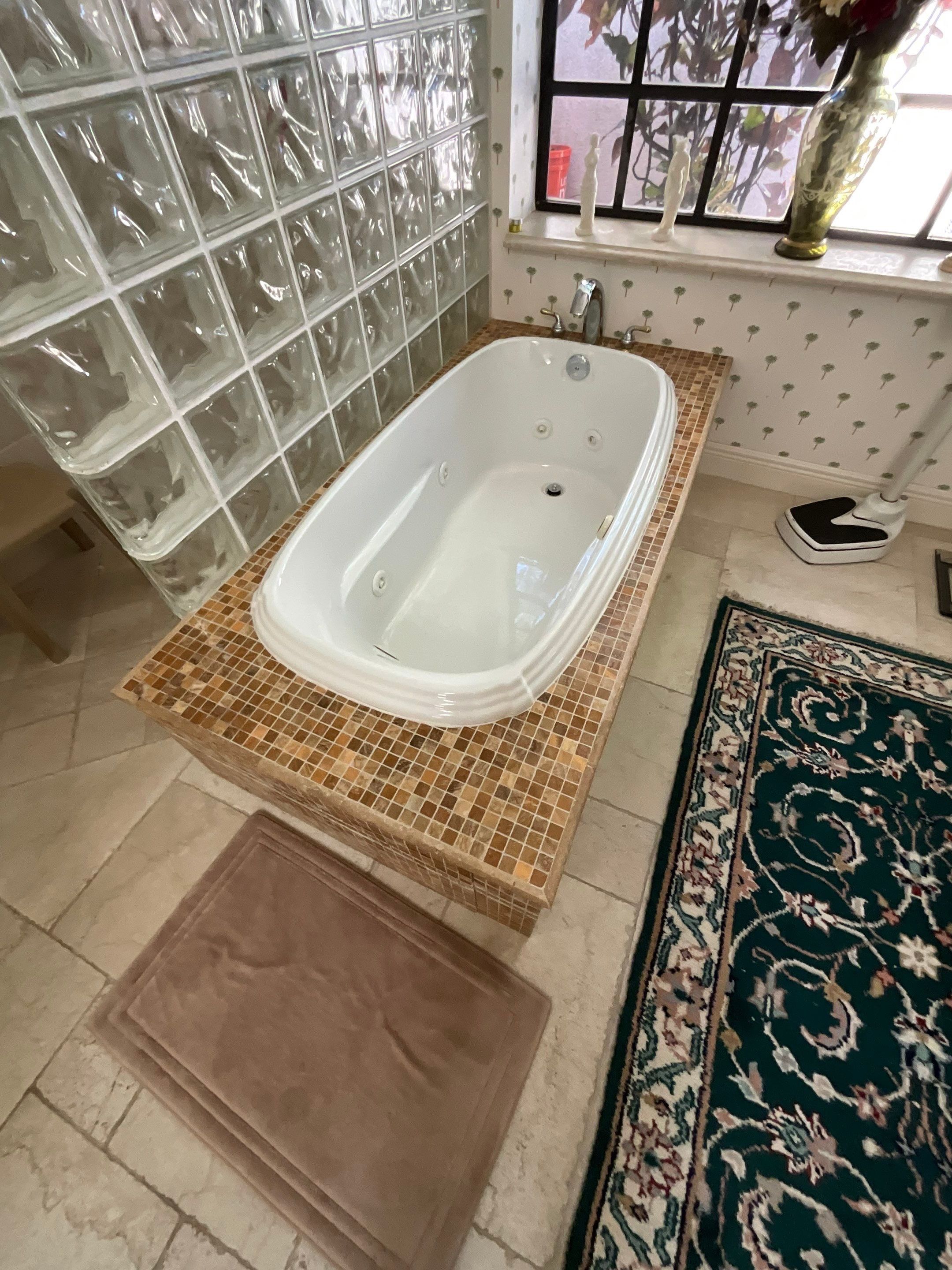 Roman Tub Remodel - Deerfield Beach by Hevi Tile