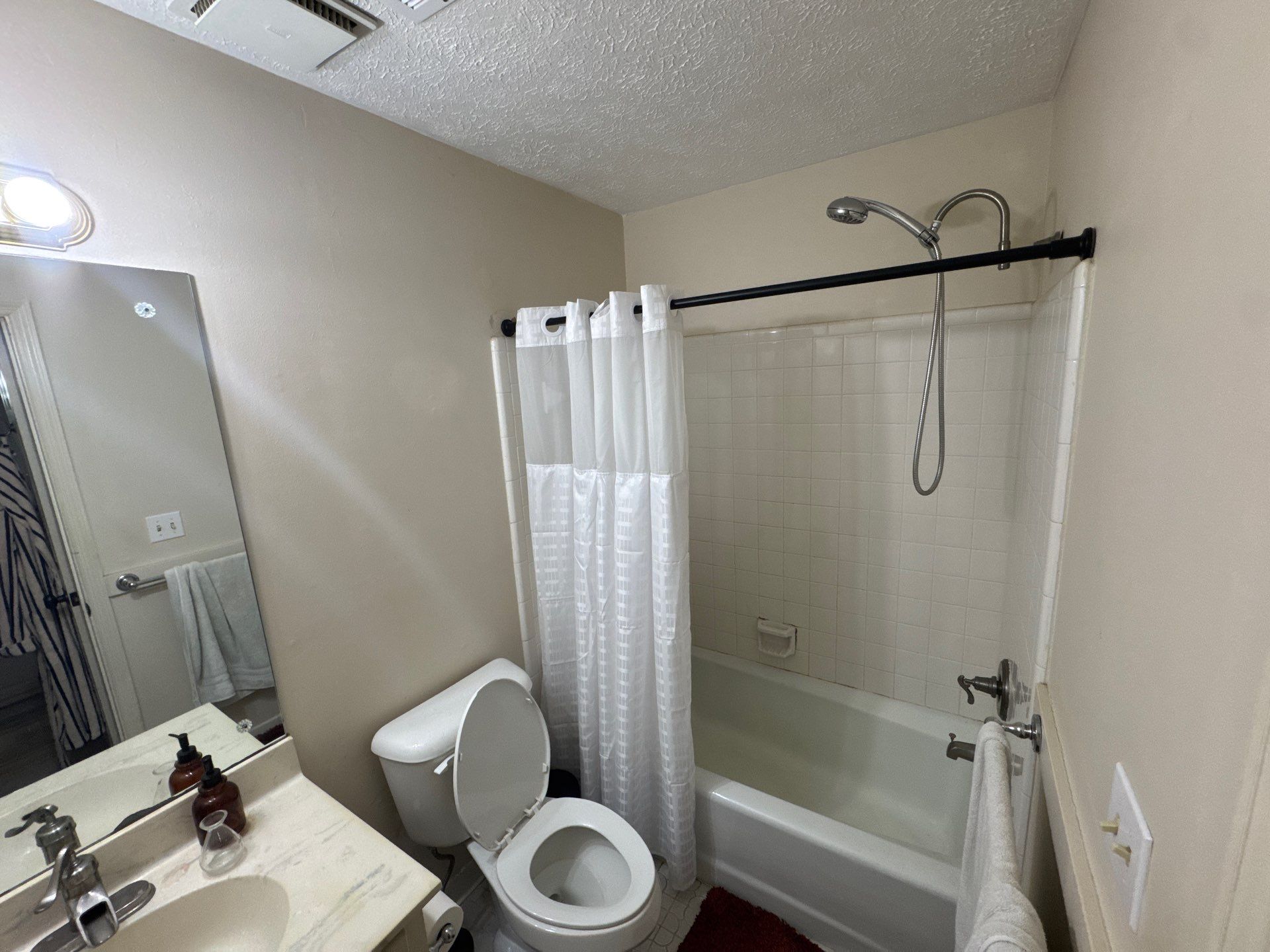 Master bathroom renovation by Prudencio