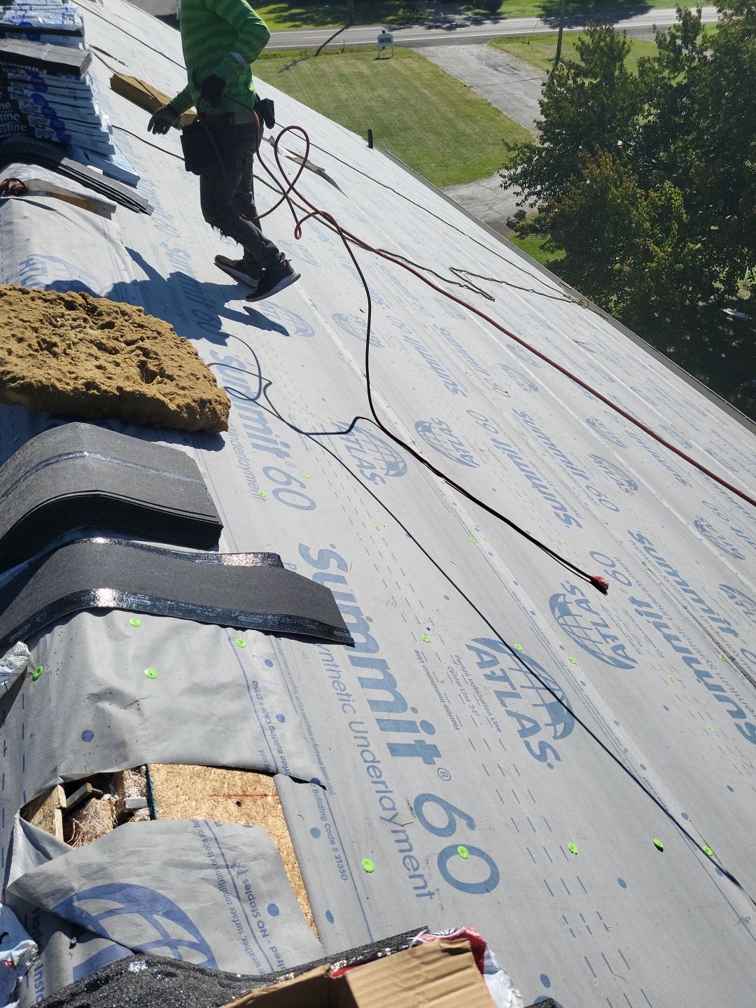 ATLAS PINNACLE COLOR: BLACK PRISTINE by Eagle Eye Roofing