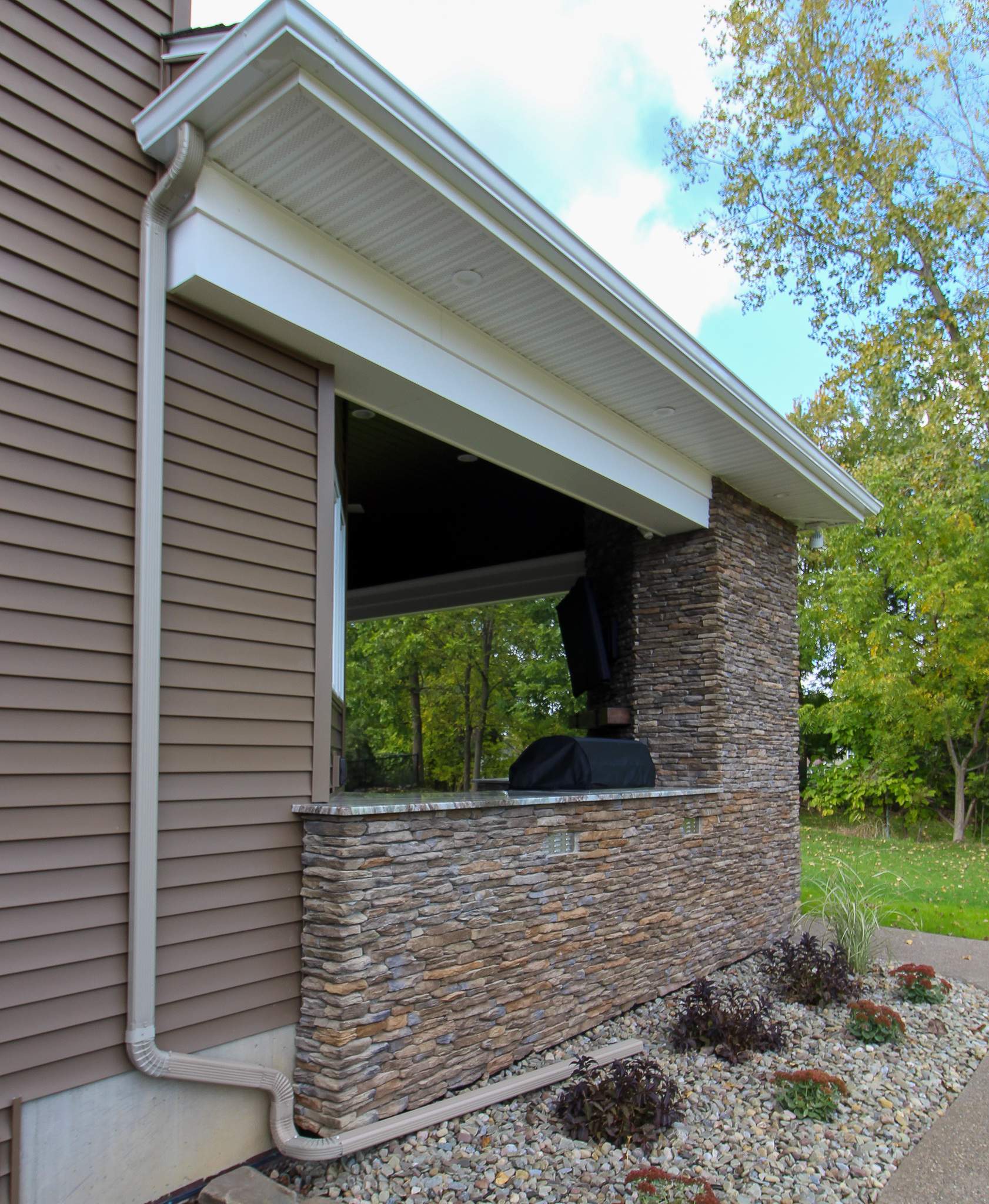 Outdoor Living - Addition by Ivy Lea Construction