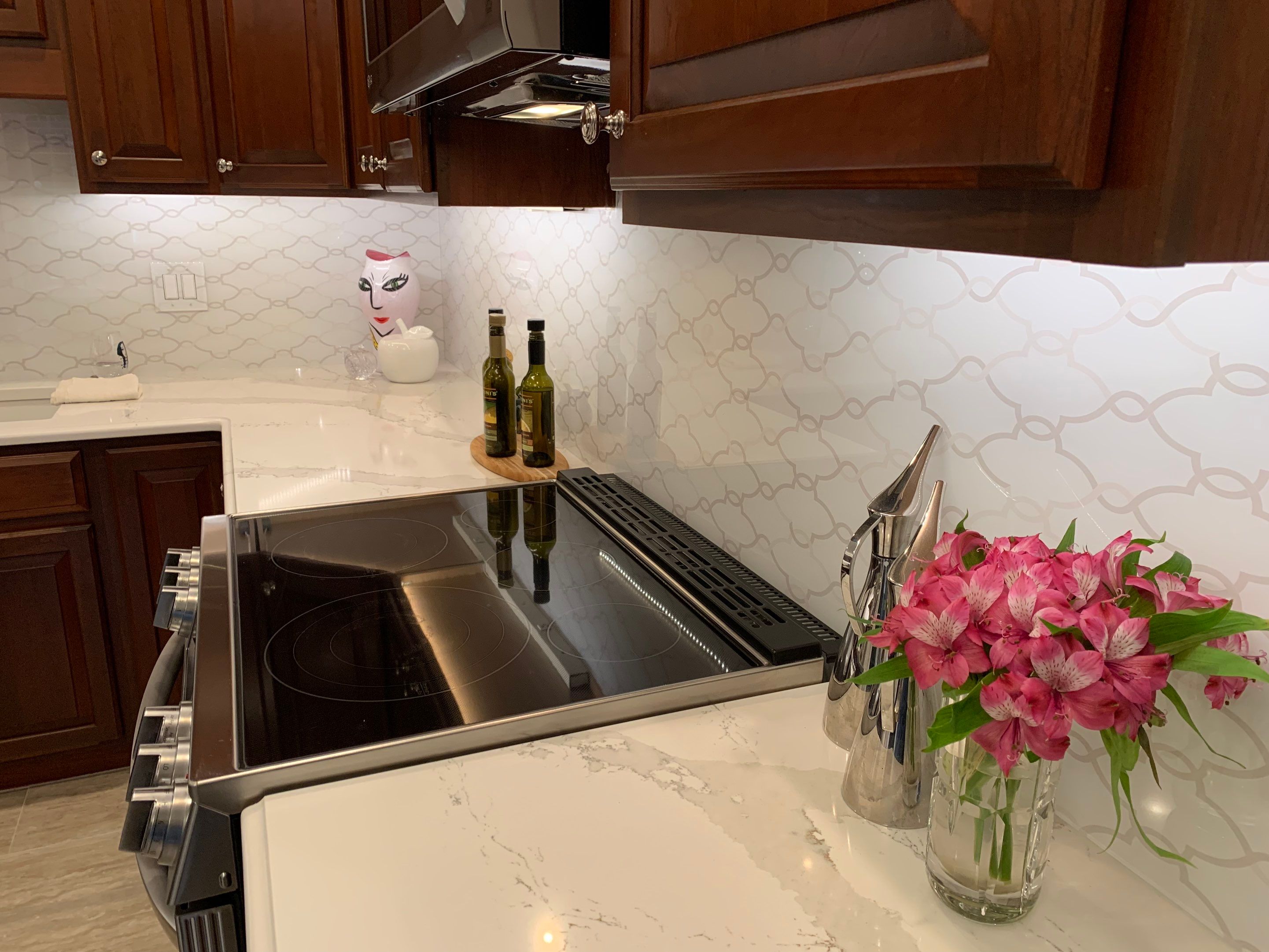 Kitchen Remodel using IMAGIO Solid Glass Backsplash Arabesque Drops by IMAGIO