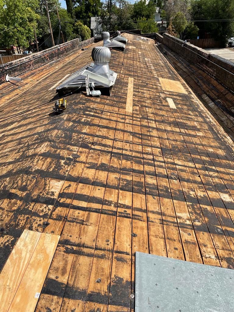 Commercial Roofing Installation using Conklin BenchPly system with PUMA top coat (imbedded fabric system) by Straight Edge Roofing Inc