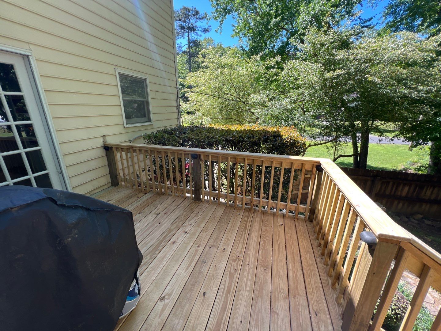 Oak Leaf Circle - Deck Installation  by Pillar and Pine
