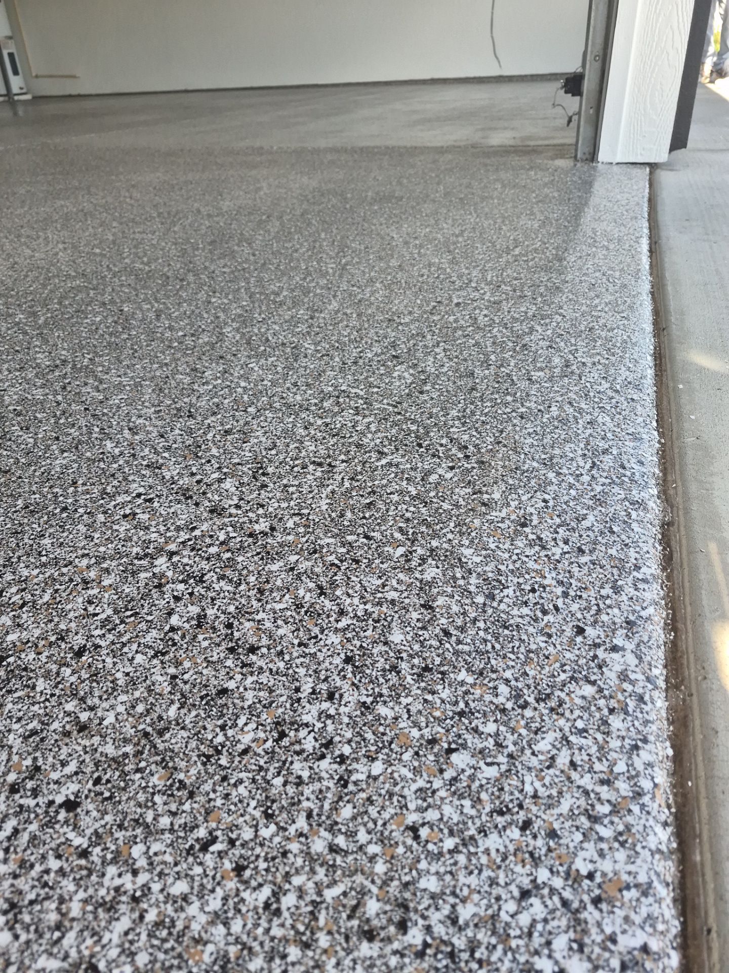 Custom Flake Polyurea Garage Floor Transformation in Richland by Croc Coatings, LLC