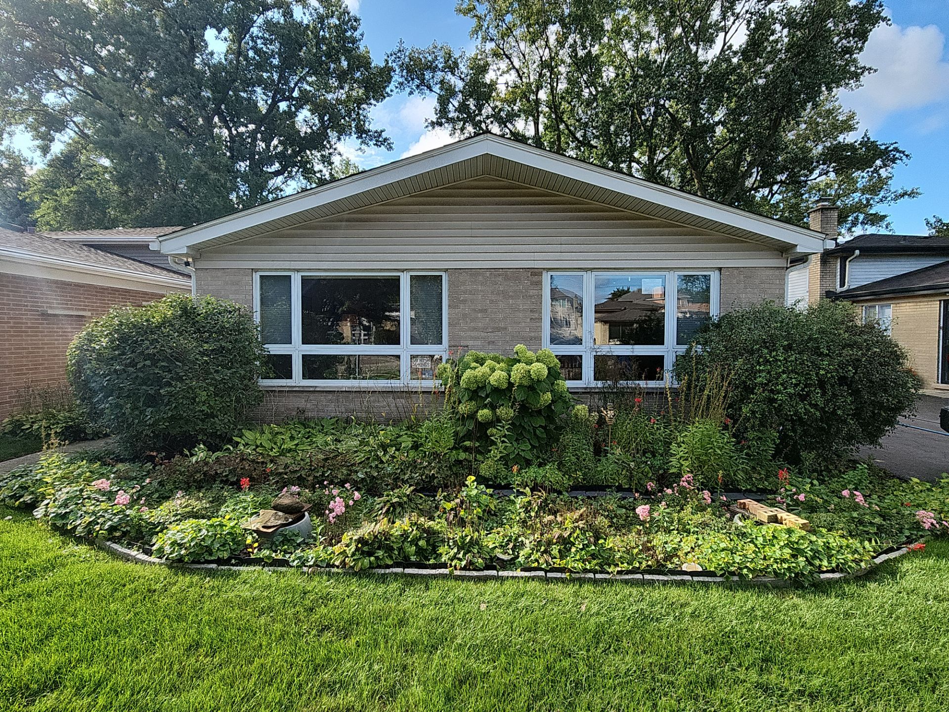 Exterior House, Detached Garage & Window Cleaning by Northern Power Washing LLC.