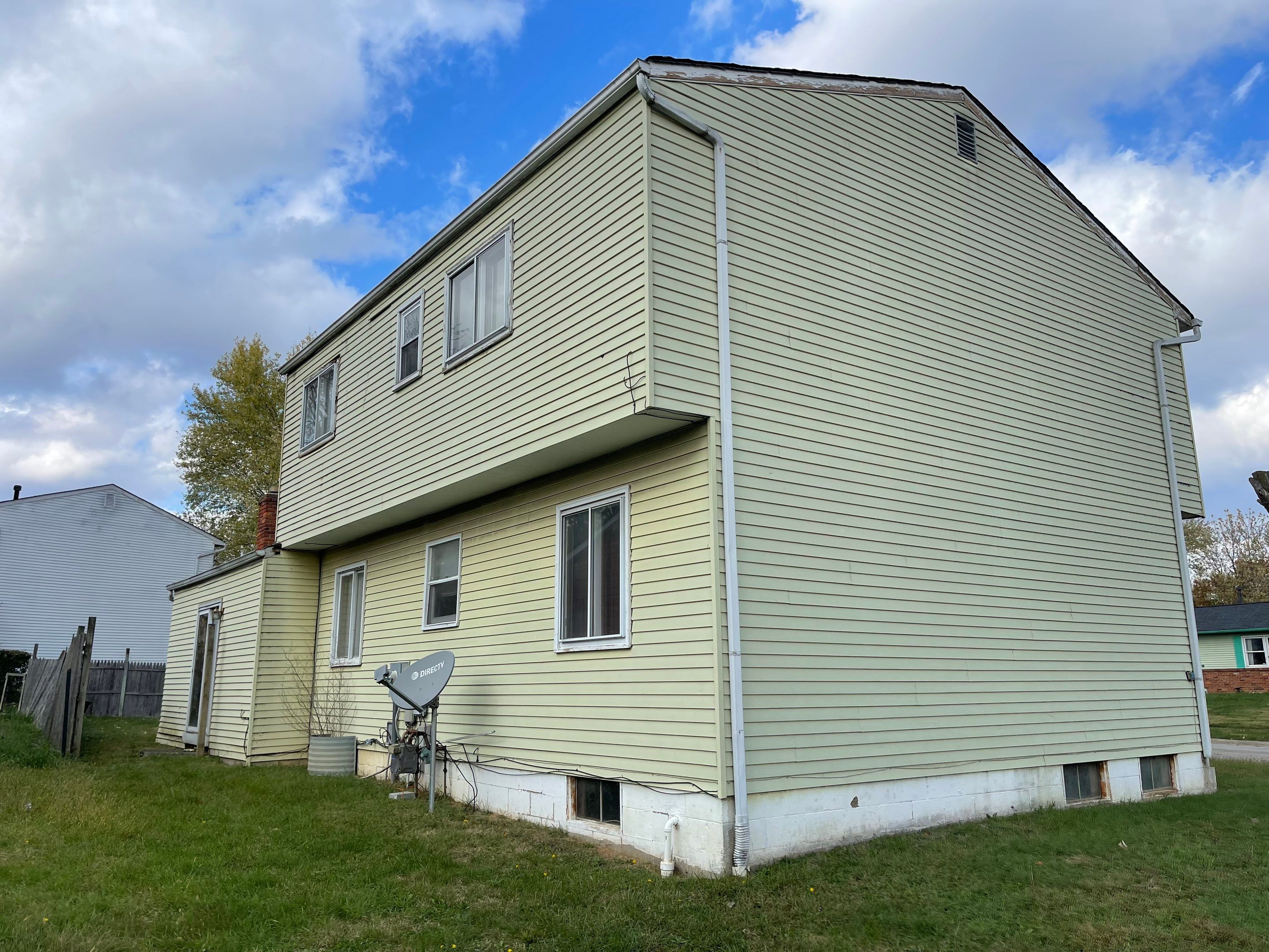 Siding Installation using Exterior Portfolio Vinyl Siding by SOS Home Ohio 
