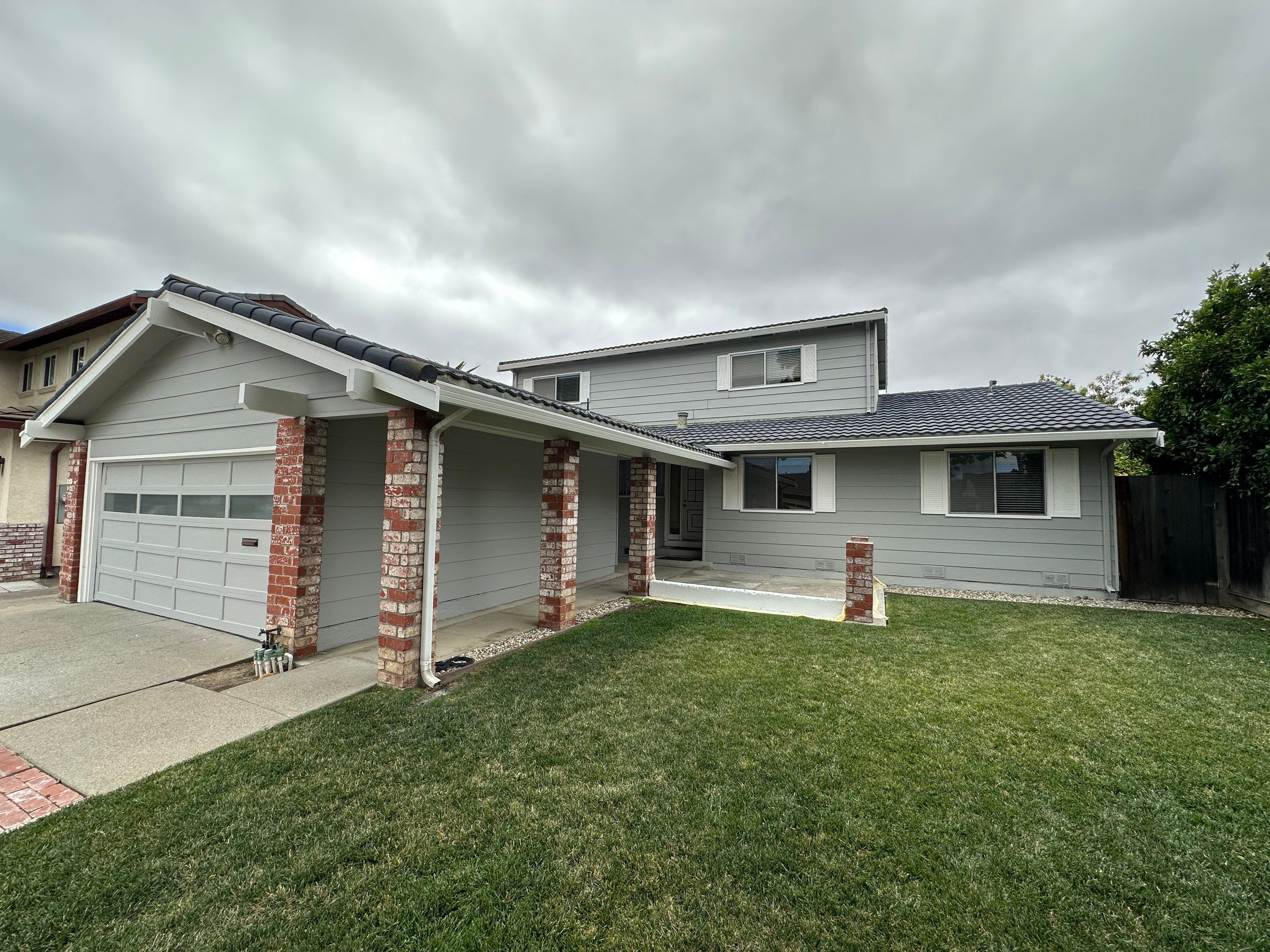 The classy gray house  by Herrera’s Bay Area Painting inc.