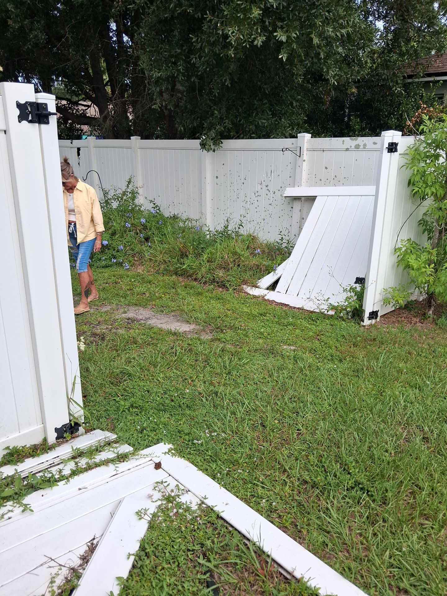 White Vinyl Privacy Fence Repair and Gate Installation in North Port by True Fence LLC
