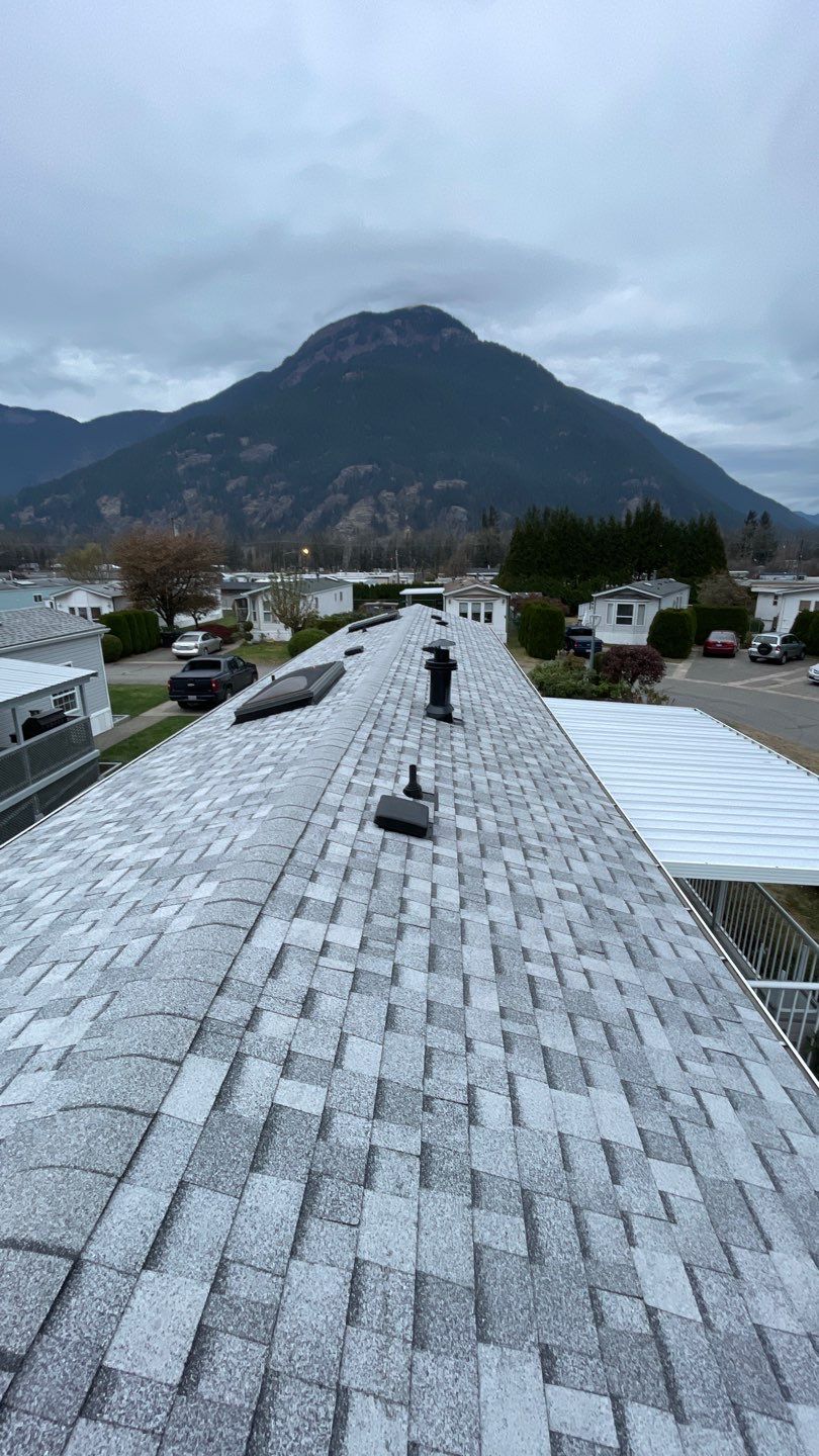 Residential Roofing Installation using OC Oakridge shingles by Top Notch Roofing Inc