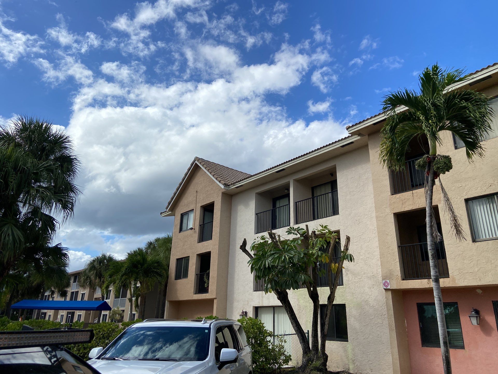 Commercial Roof Cleaning Coral Springs by BKB Pressure Cleaning LLC