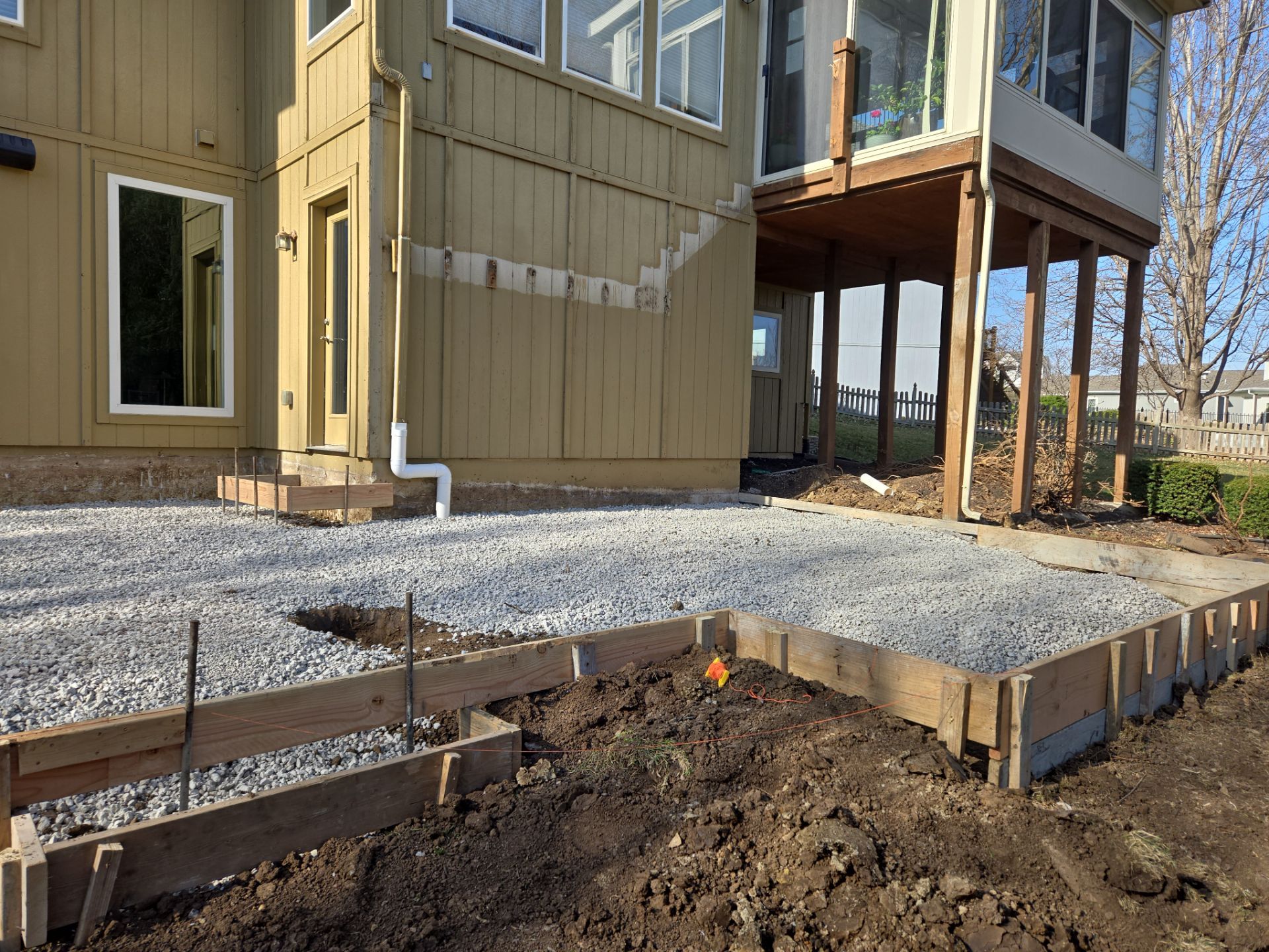 Back Yard Patio, Pergola, and Deck by LAND ESCAPES LLC