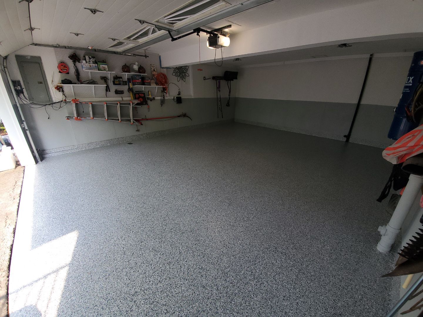 Garage in Chicopee, MA 01013 by Symphony Concrete Coatings