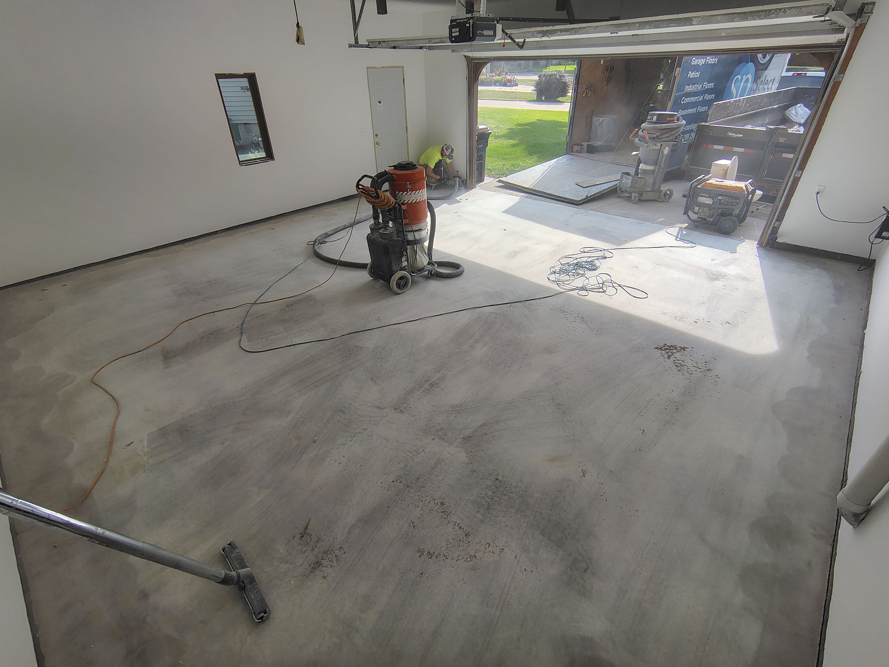 Sioux Falls Garage Floor Coating with Speckled Flake Finish by Select Painting, Coatings & Garage Cabinets