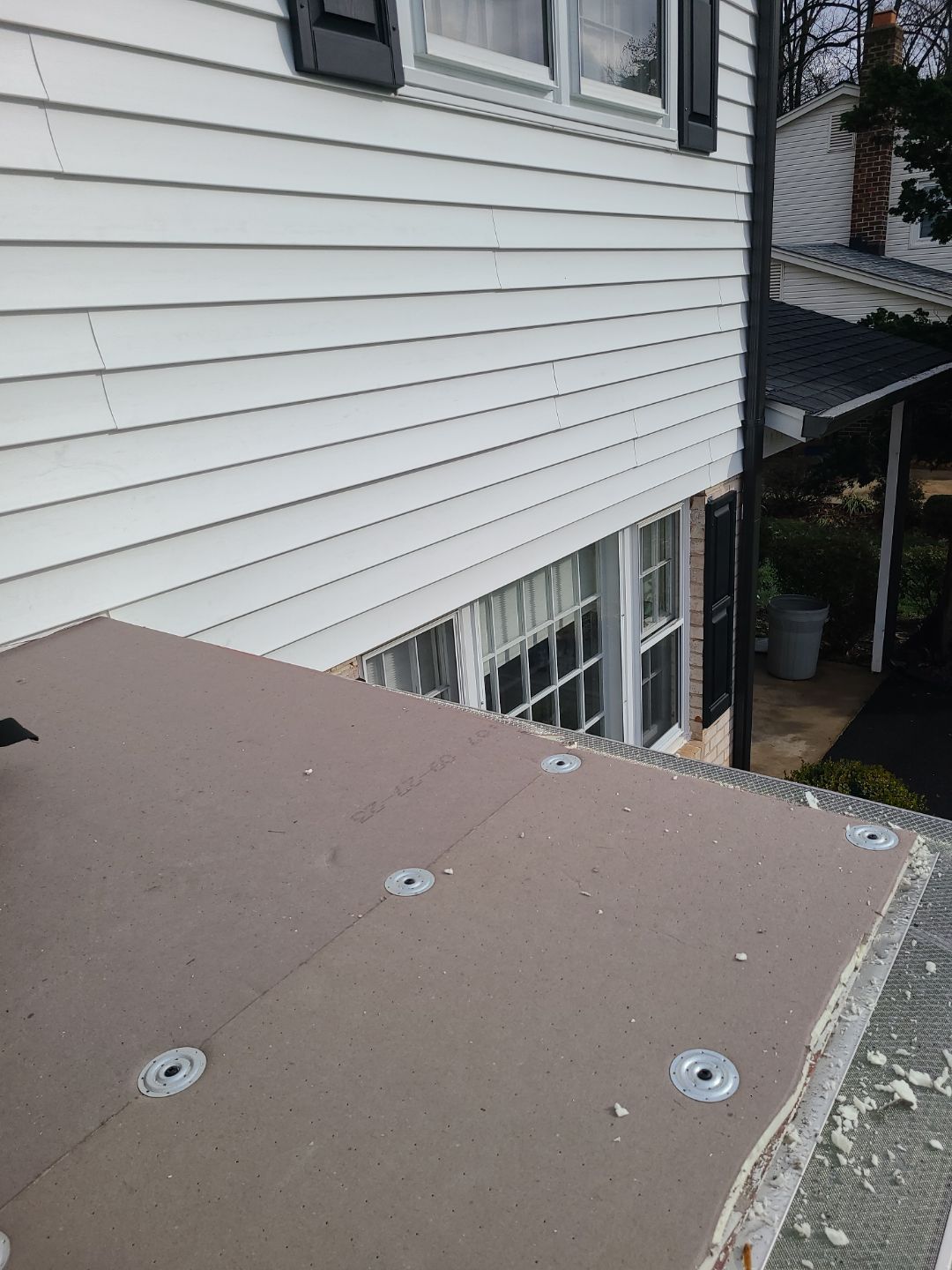 Springfield CertainTeed Charcoal Black Roof & CertainTeed Colonial White Siding by RM Banning, Inc.
