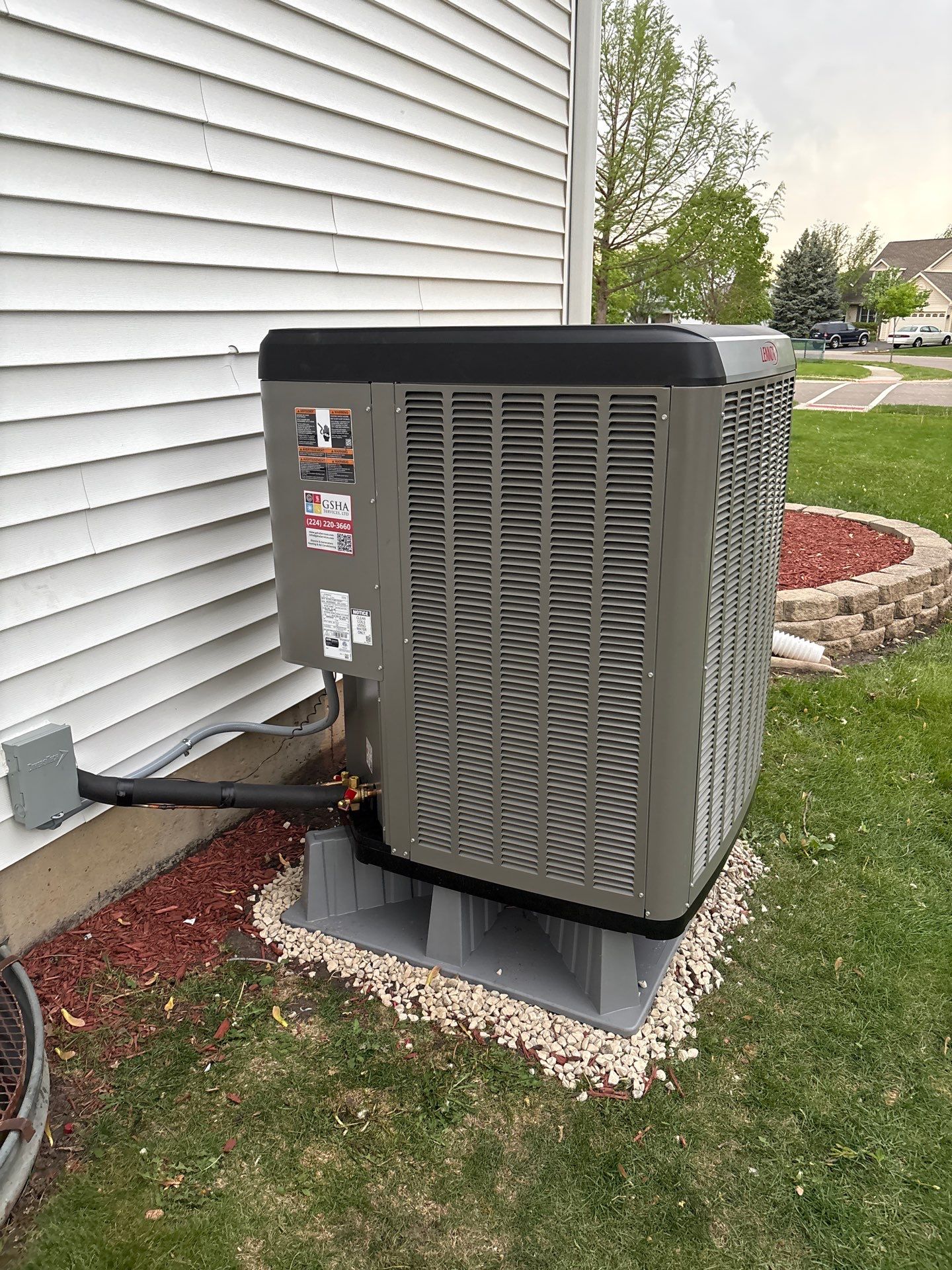 High-efficiency Lennox SLP99V furnace and SL22XCV heat pump installation in Algonquin by GSHA Services LTD