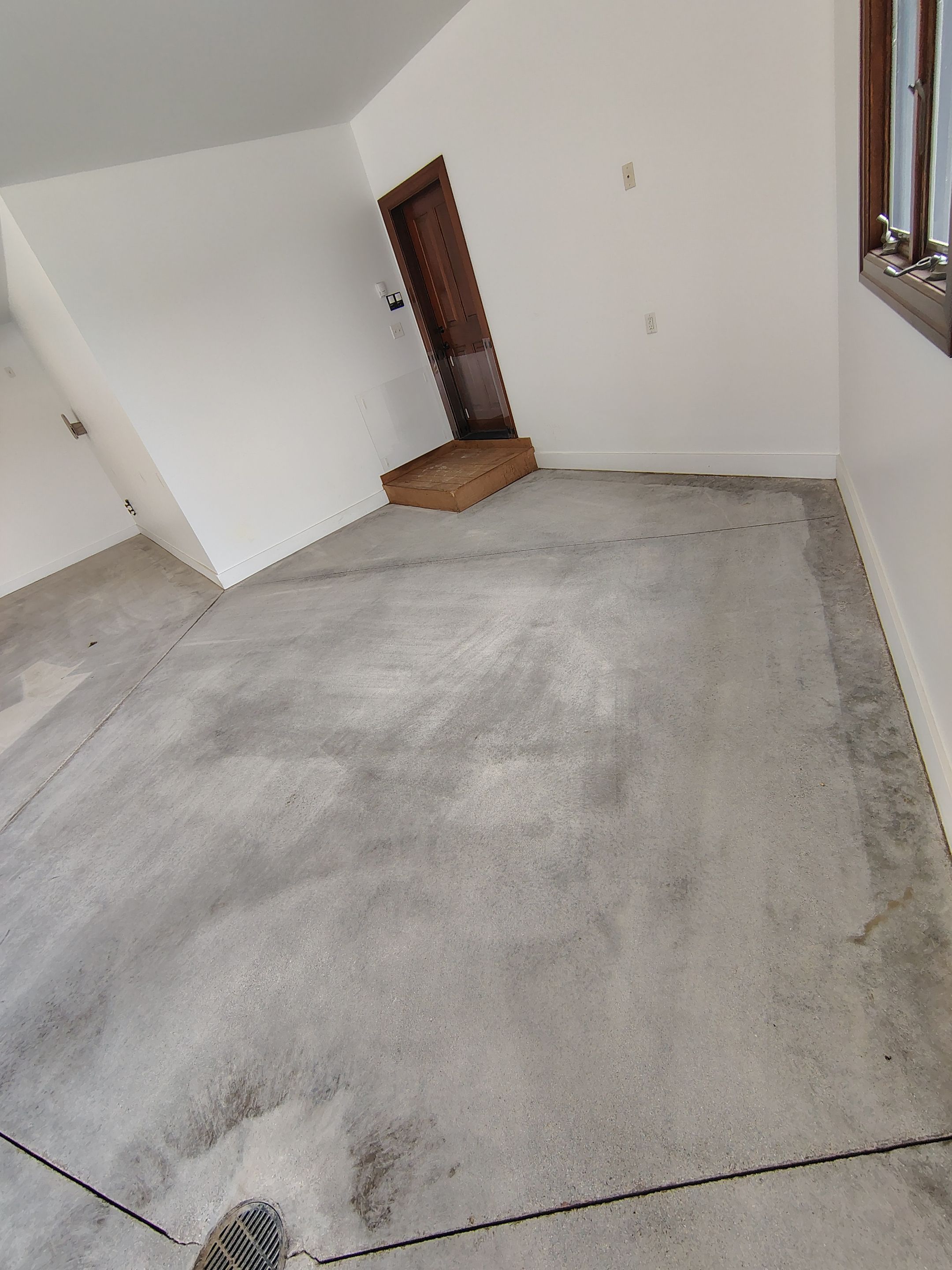 Feather Grey Floor Coating in Sioux Falls, SD by Select Painting, Coatings & Garage Cabinets