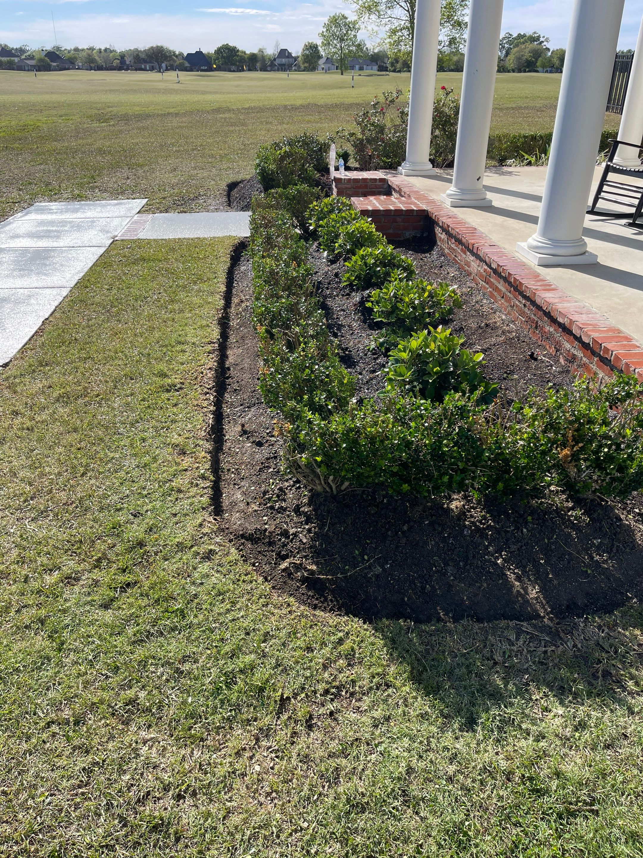 LANDSCAPE SERVICES: CUT IN BED EDGES / BED EDGE REDEFINE by CutScape, LLC.