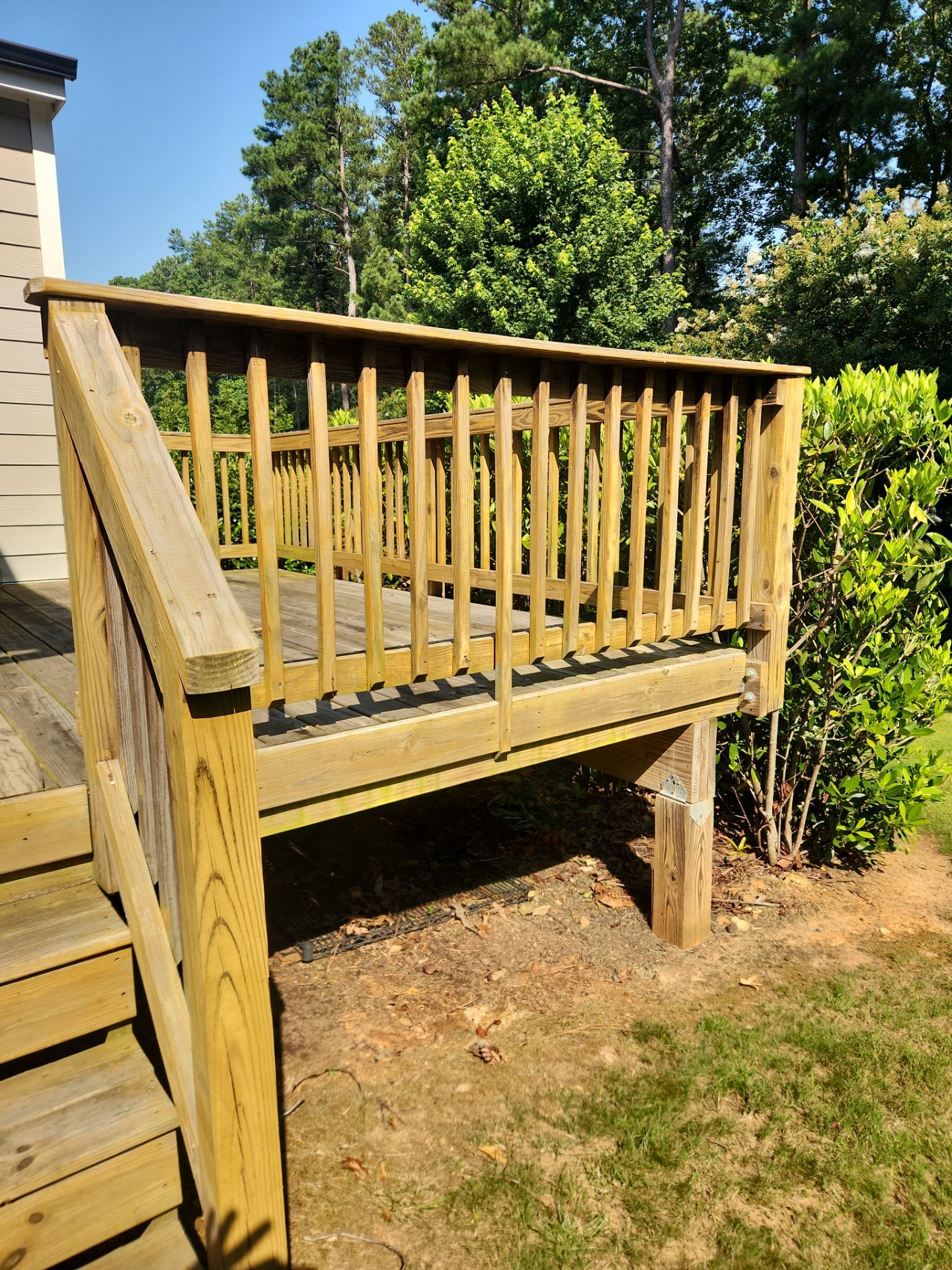 Wood Deck using Wood Sealant by DuraSeal