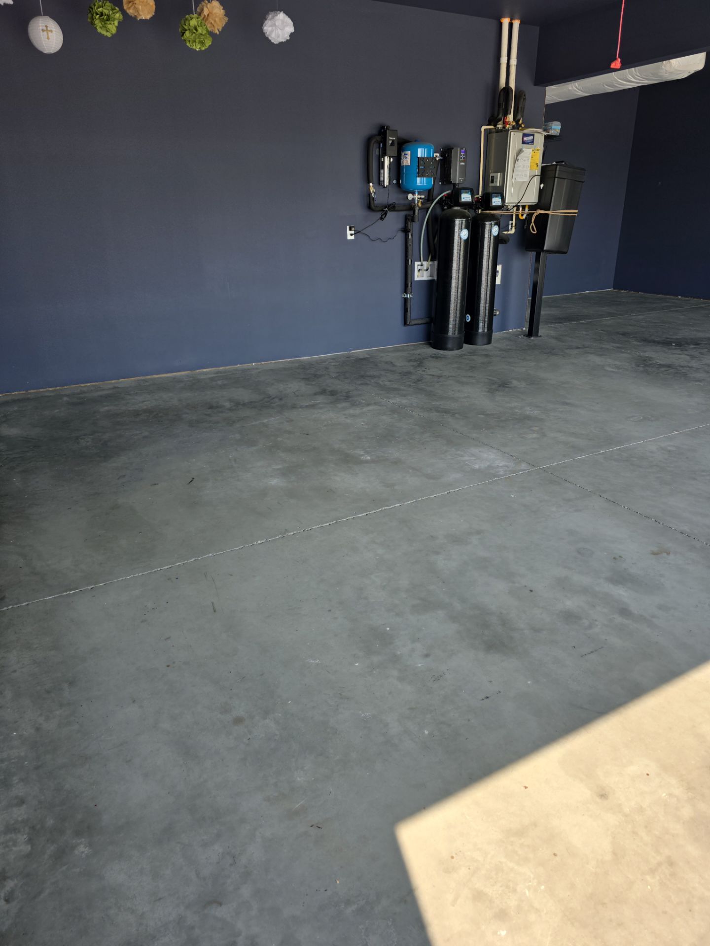 Custom Nightfall Flake Garage Floor Coating in Pasco by Croc Coatings, LLC
