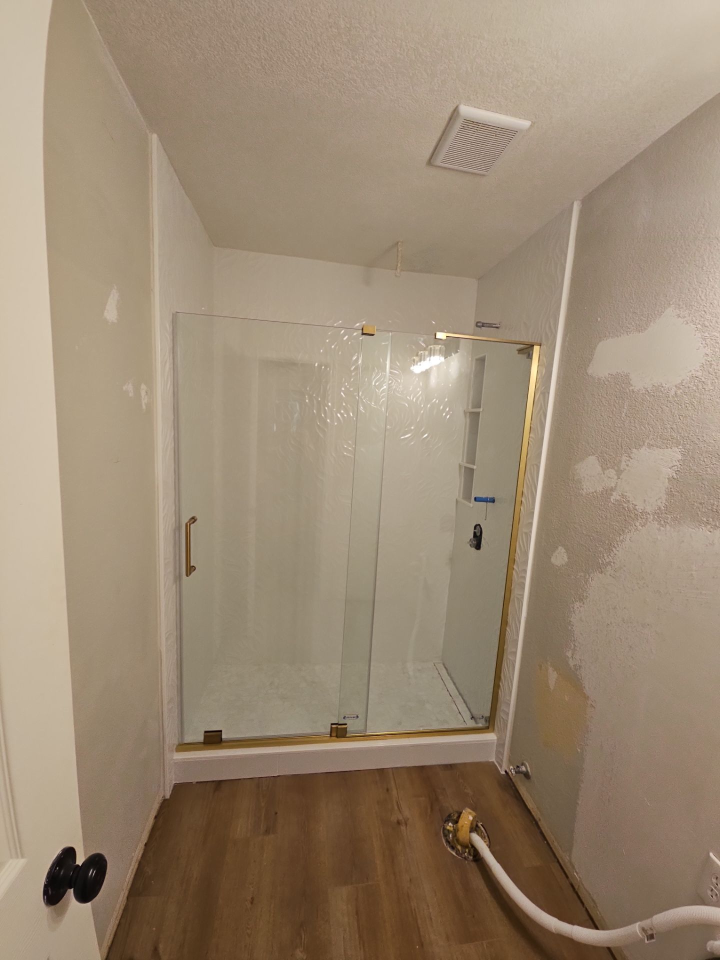 Guest bathroom remodel by SLM General Contractors & Roofing
