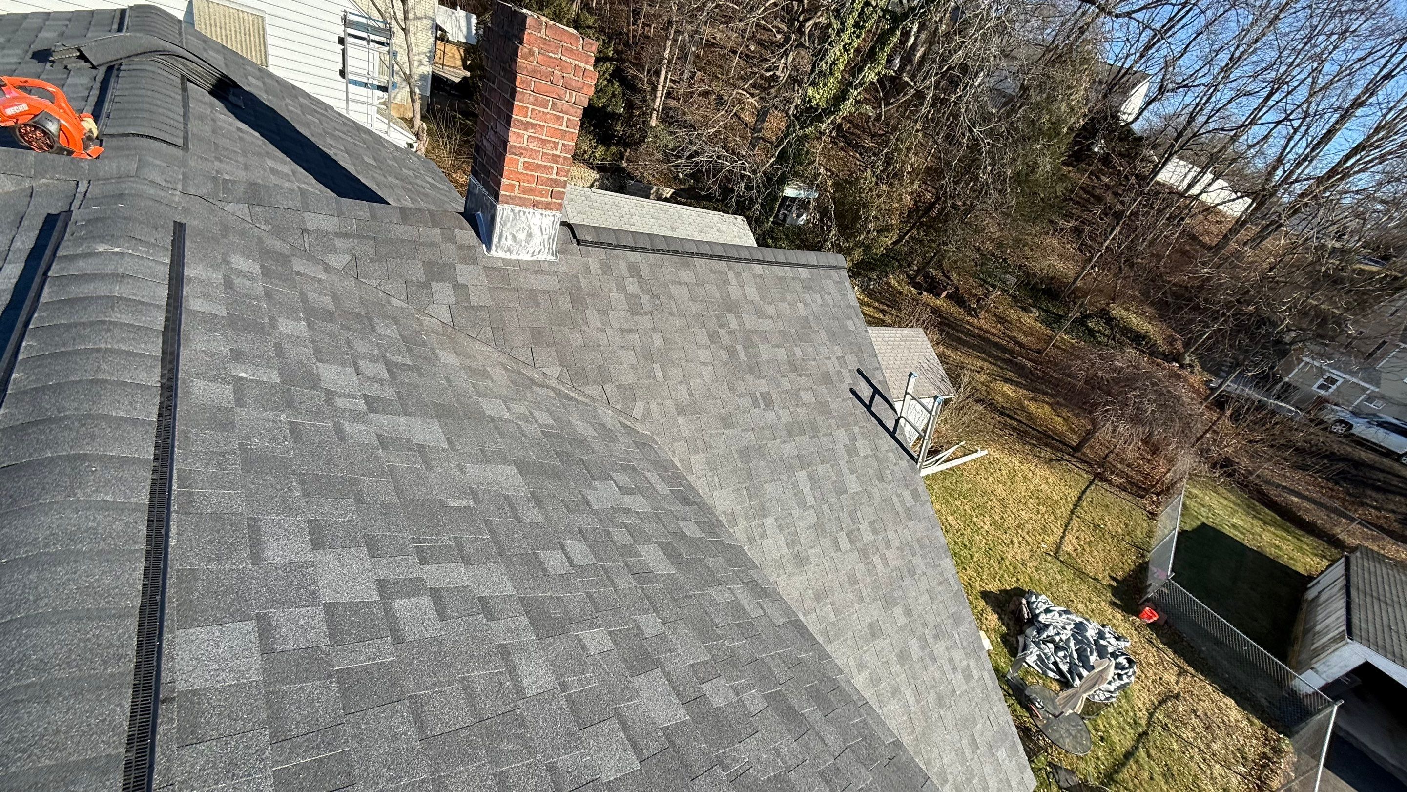 Owens Corning Duration: Onyx Black in Naugatuck by Golden Shield Roofing