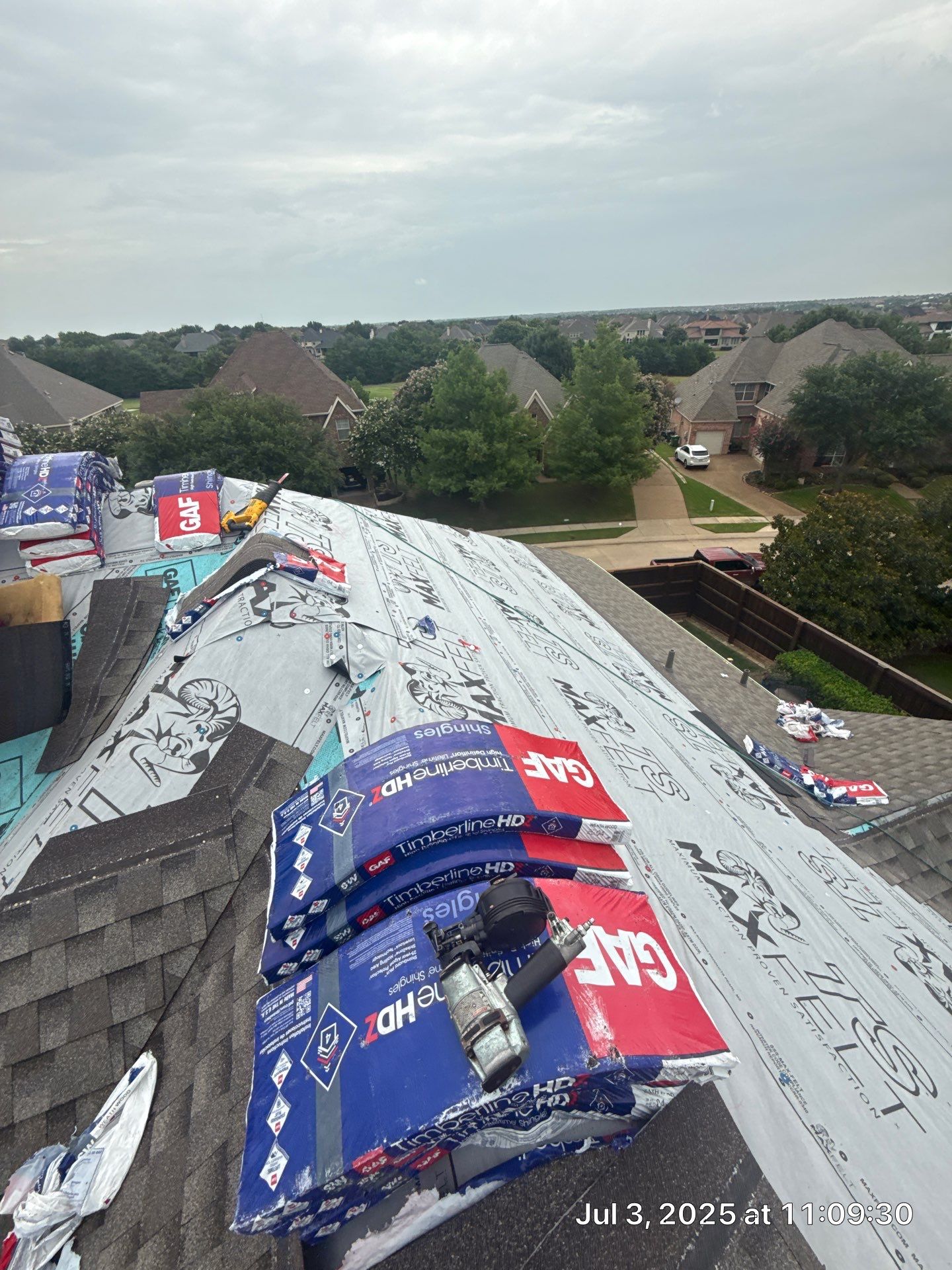 GAF HDZ - Weathered Wood by Elite Roofing LLC