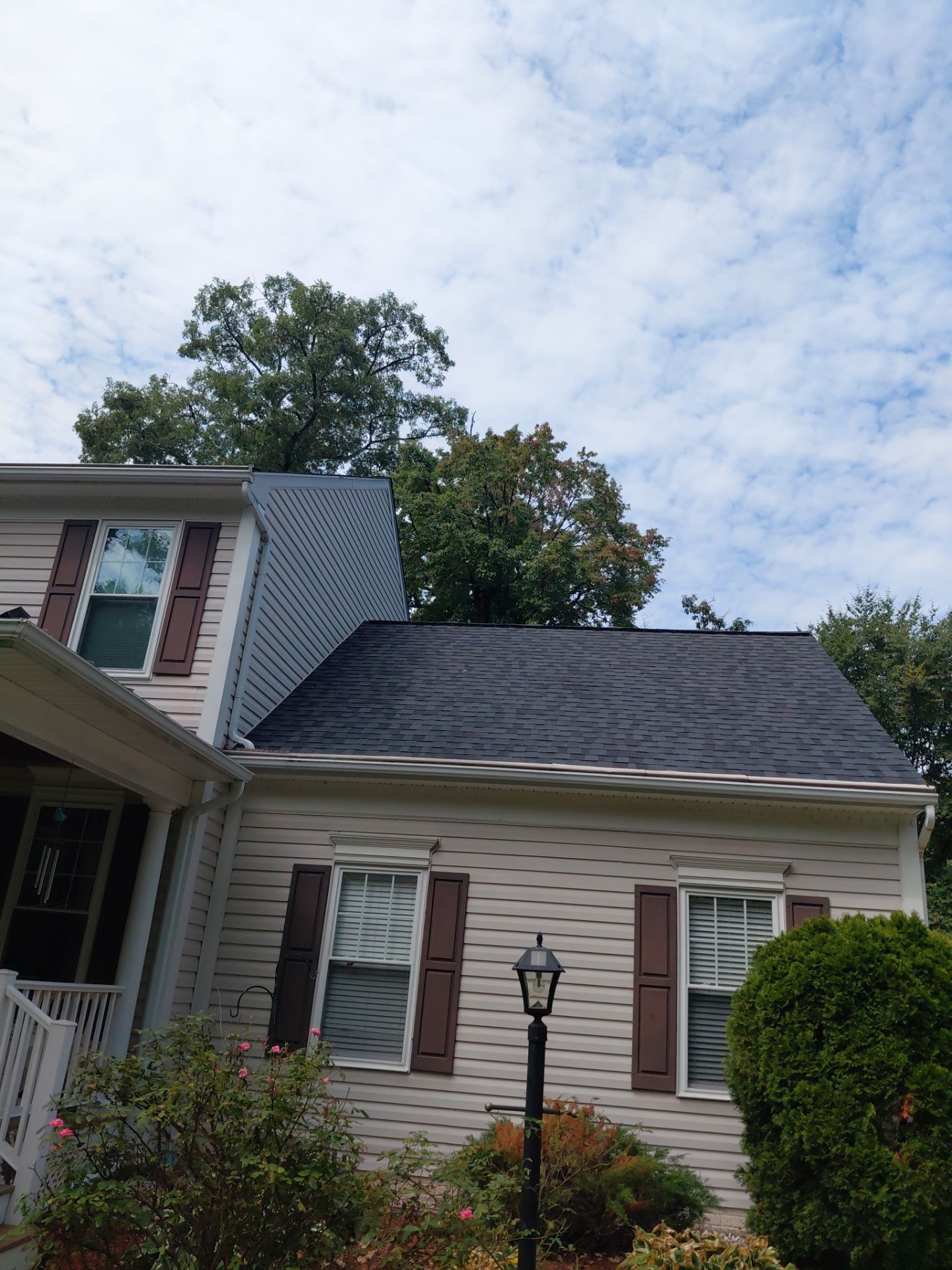 Lorton: Residential Roof with CertainTeed Landmark Pro in Max Def Moire Black by RM Banning, Inc.