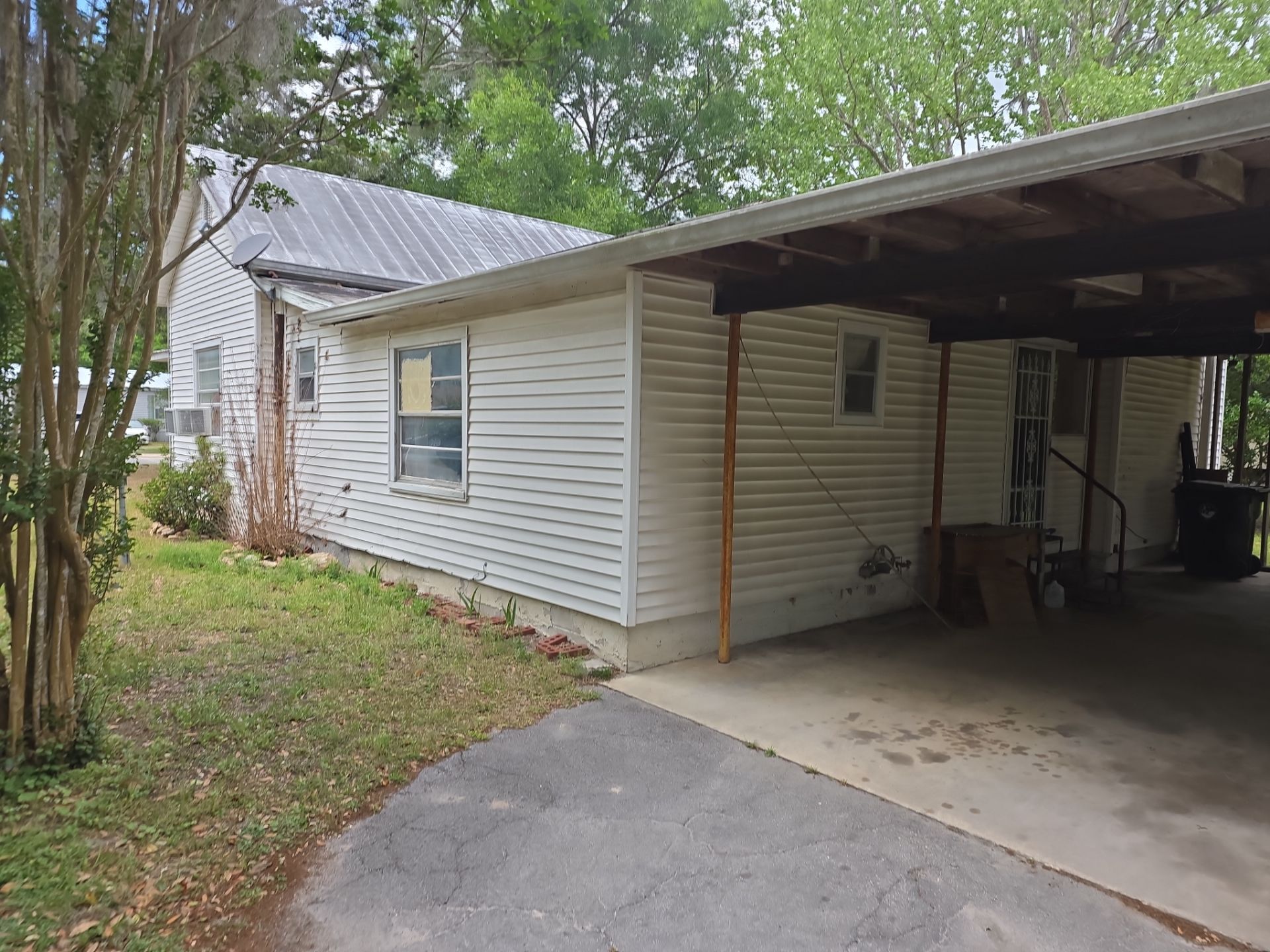 White Vinyl Window Replacement for Residential Home in Williston by Windows & Doors Store