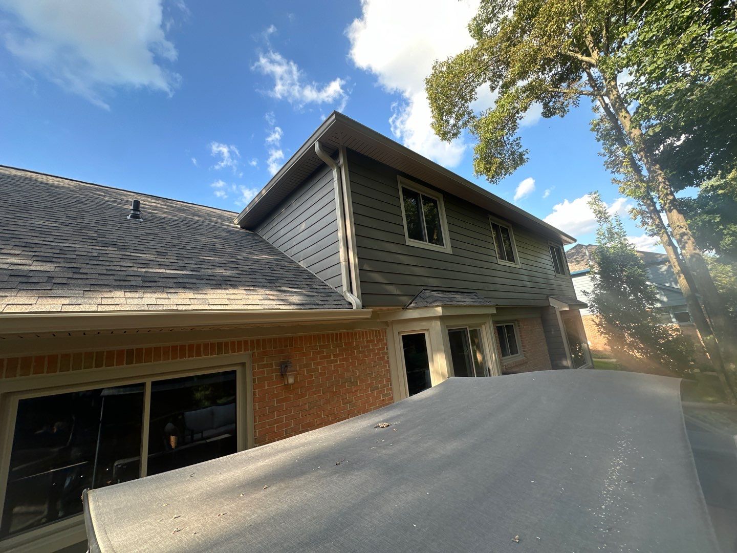 Roof Replacement using Owens Corning Peppercorn and Siding Replacement using Ascend Charcoal Smoke by 180 Contractors