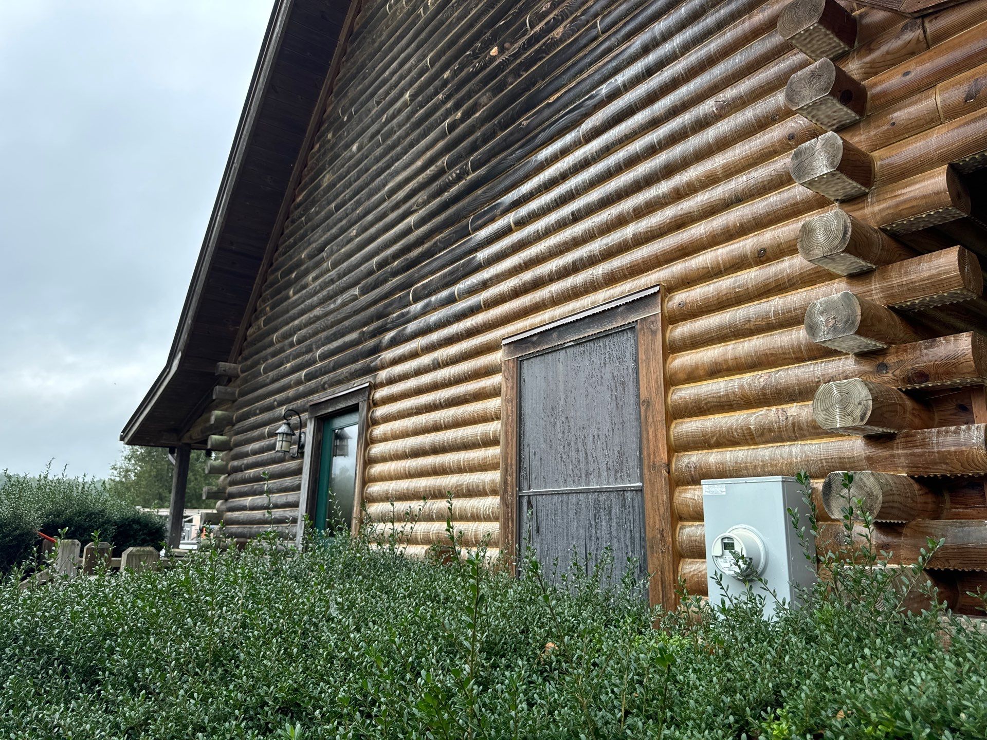 Brent and Marilyn S., by Log and Timber Worx