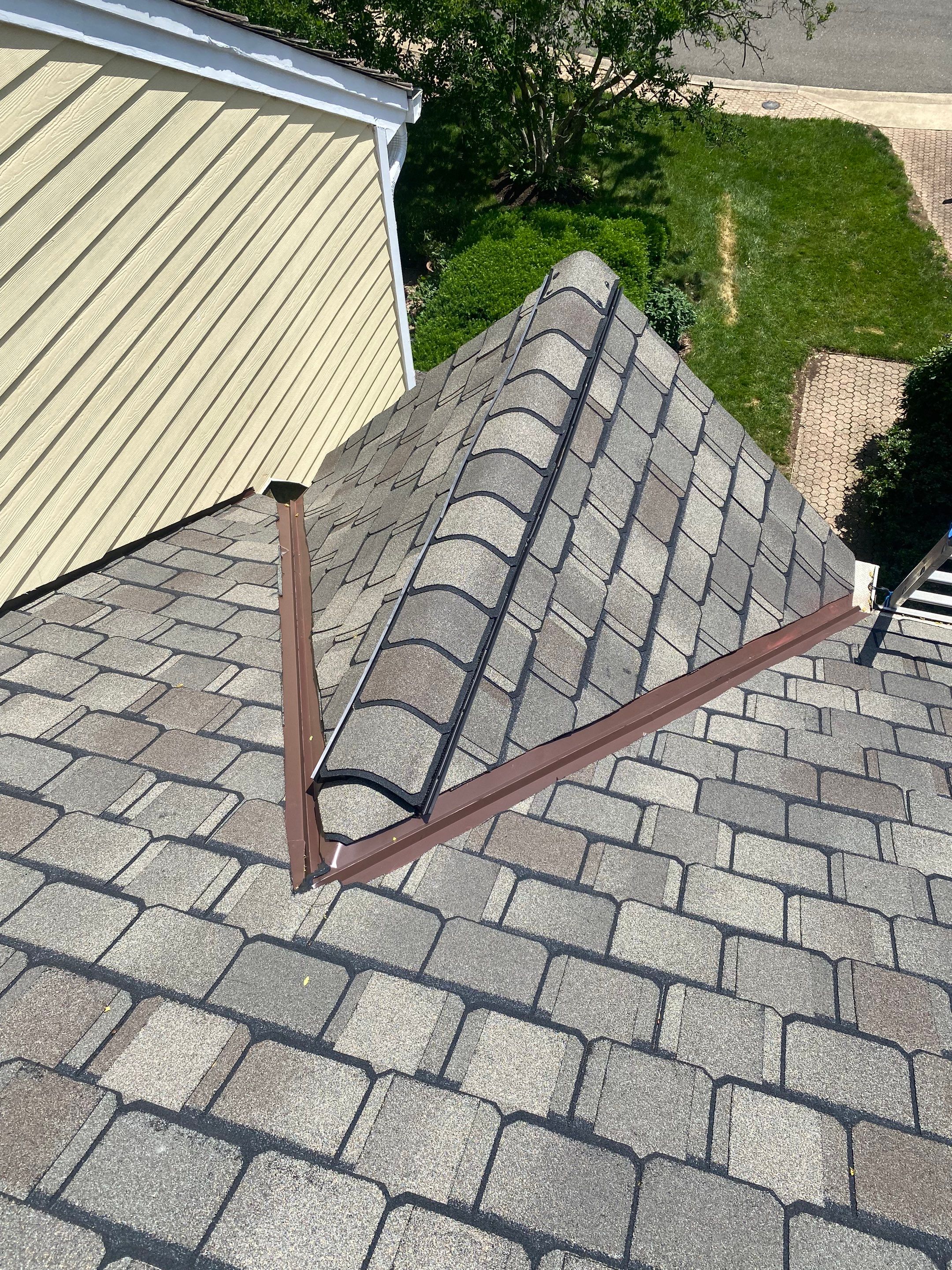 Arlington: CertainTeed Grand Manor Designer Shingles in Weathered Wood by RM Banning, Inc.