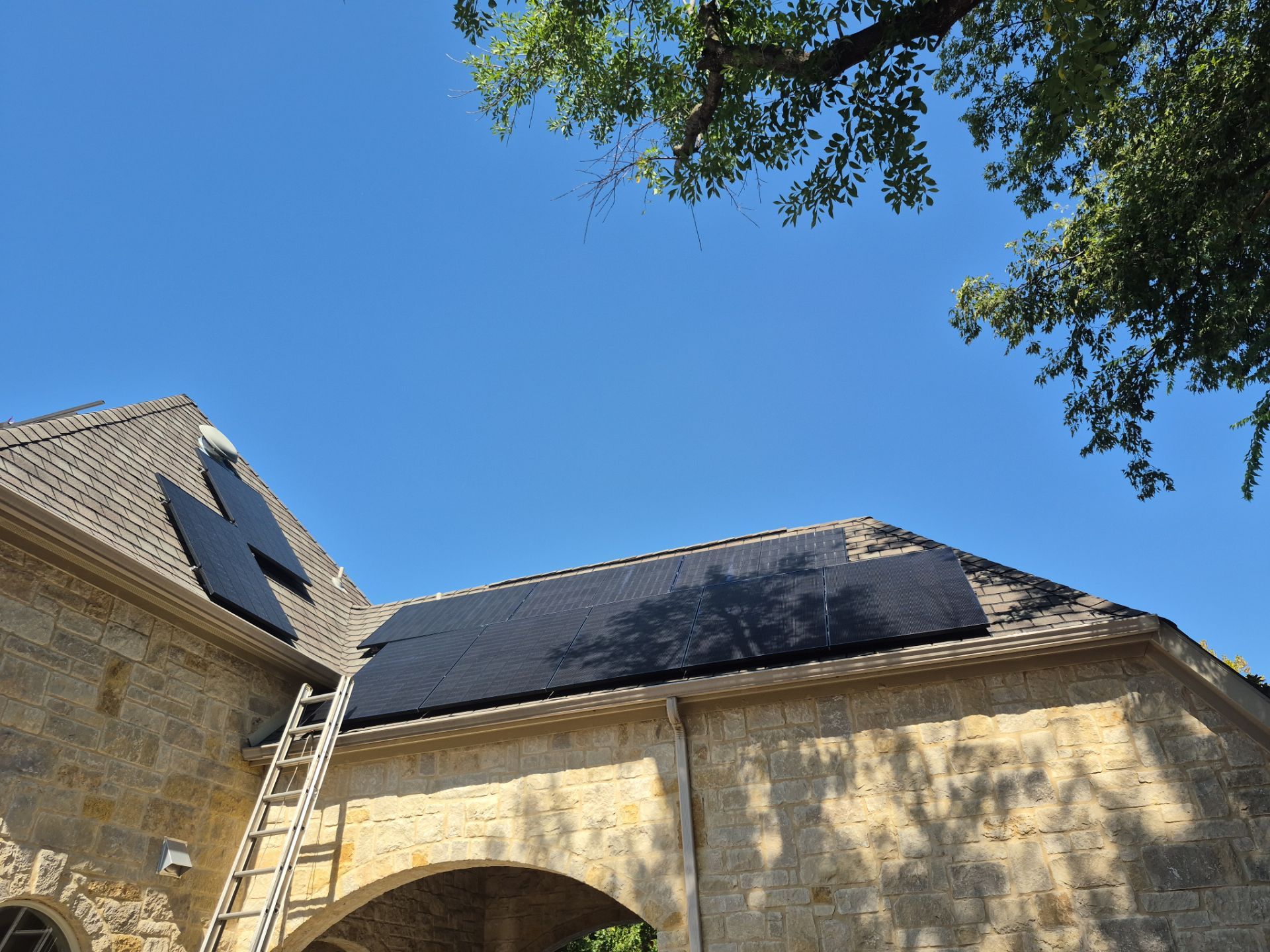 Matts 21.5KW Solar and 27KW Tesla Battery Backup by Trojan Solar