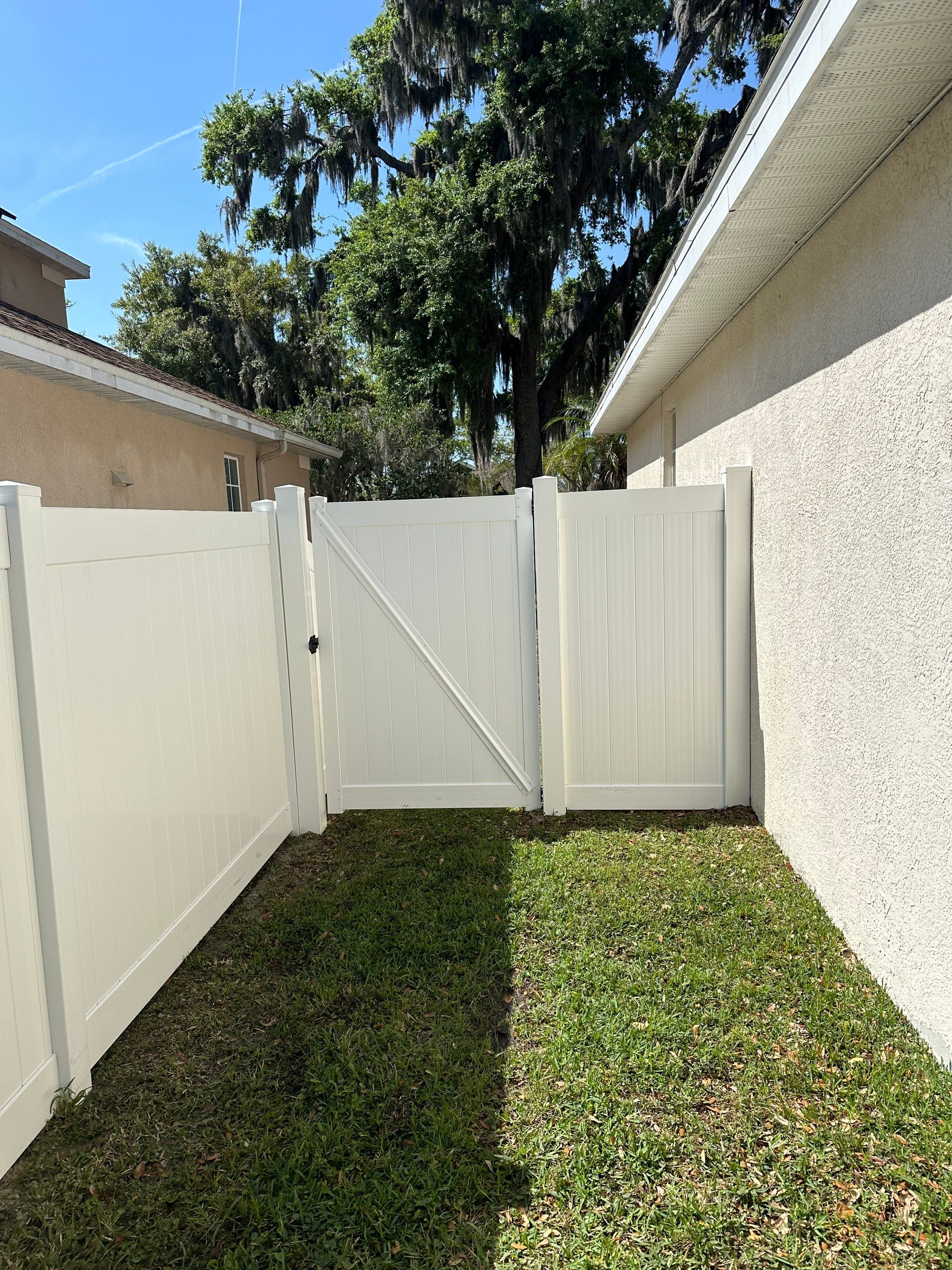 House Wash, Vinyl Fence, Patio, Driveway & Sidewalk Cleaning in Oakley Place, Ellenton, FL | Sunshine AquaWash by Sunshine AquaWash