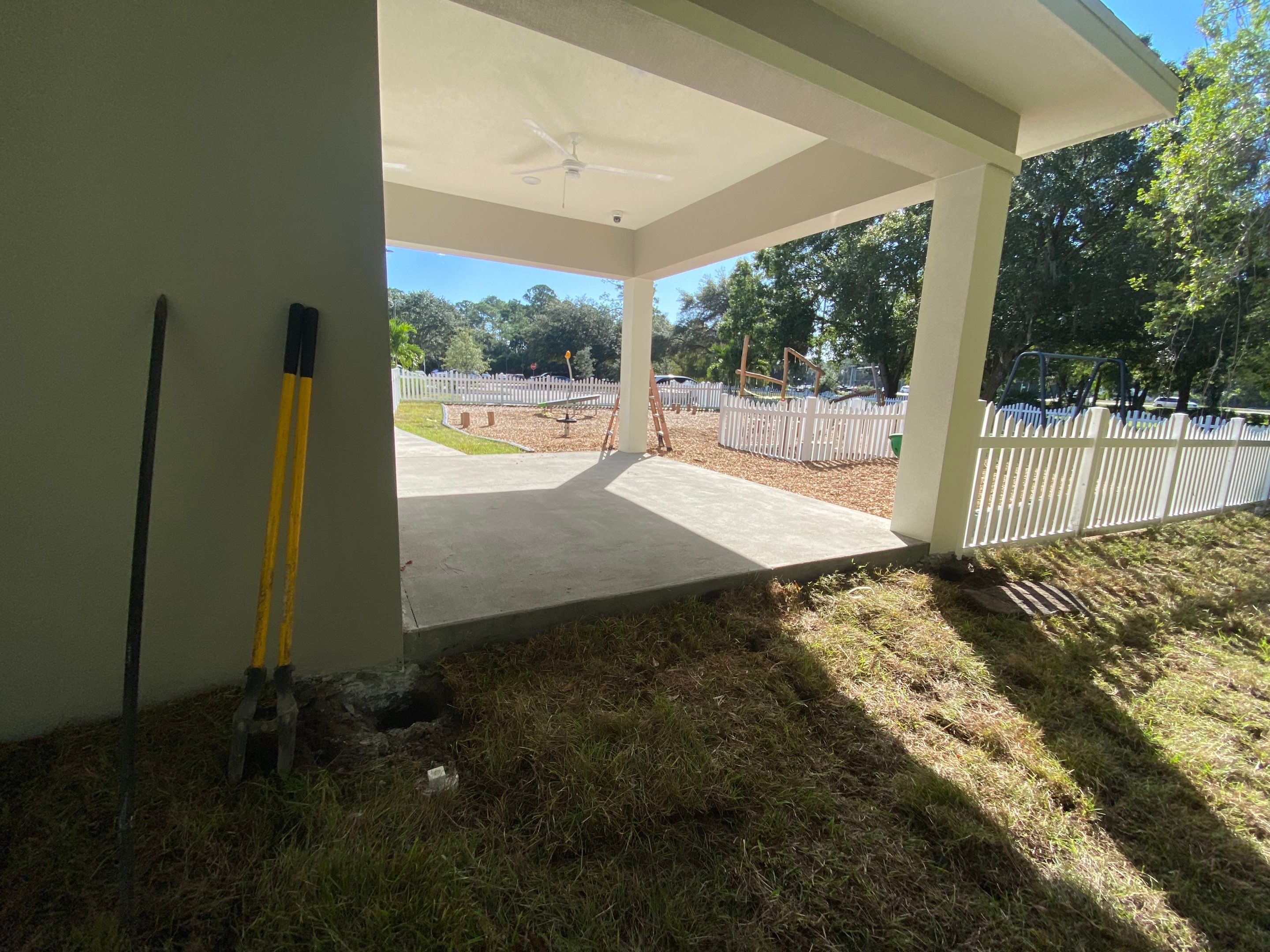 Bradenton, FL  4 ft. Tall Concave Vinyl Picket Fence by Asap fence and gates, LLC