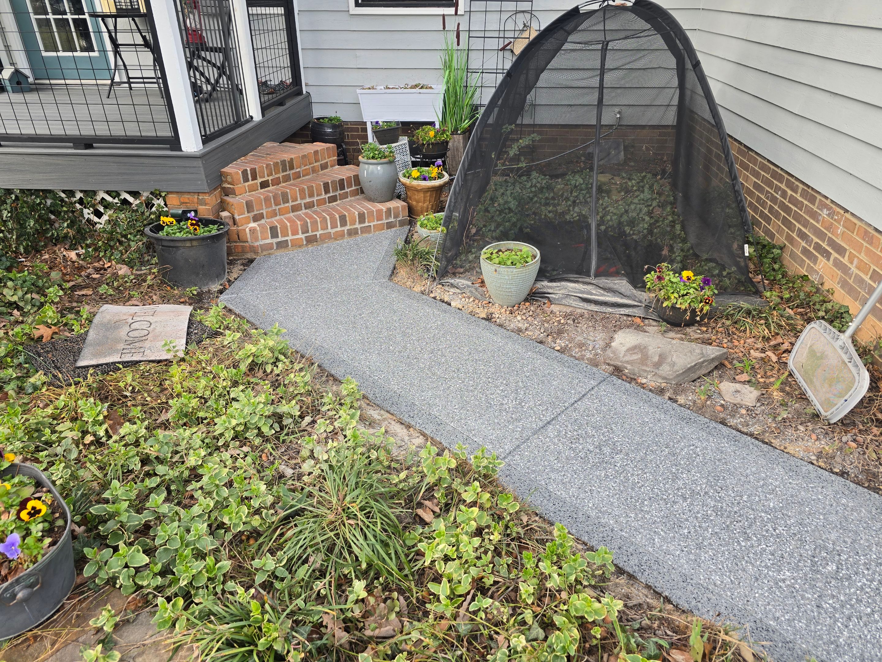 Driveway Using Weathered Gray with the Border in Nightfall by Elite Floor Solutions