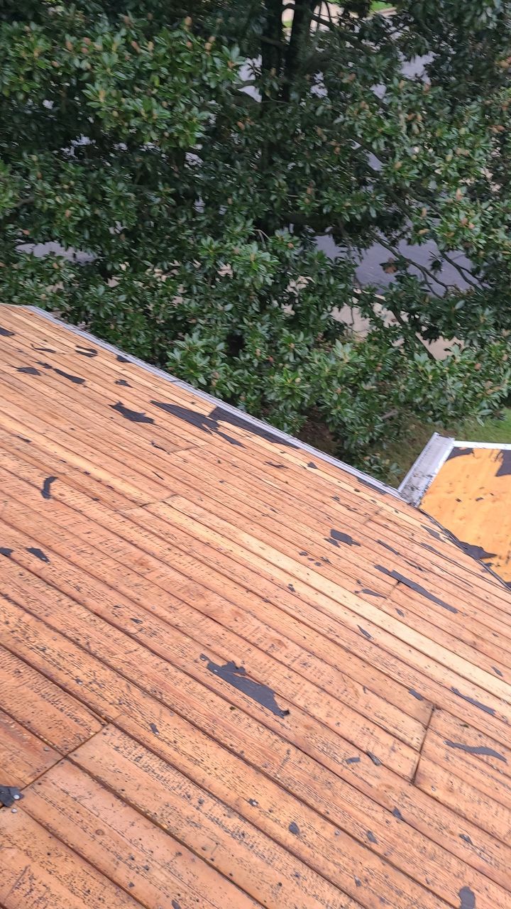 Arlington: CertainTeed Landmark Designer Shingles in Colonial Slate by RM Banning, Inc.