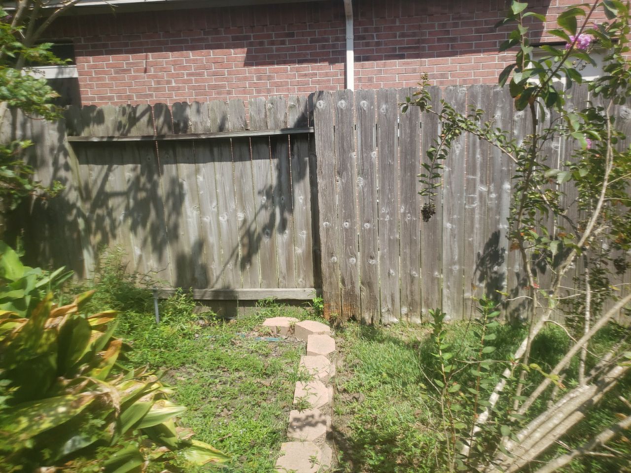 6'6" Western Red Cedar Fence Install by Astro Outdoor Designs 